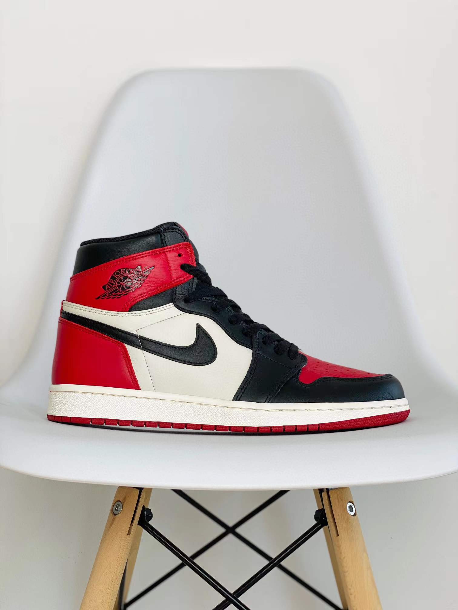 Air Jordan 1 AJ1 Retro Bred Toe 黑紅腳趾 篮球鞋 高筒 休闲鞋 男鞋 板鞋  555088-610