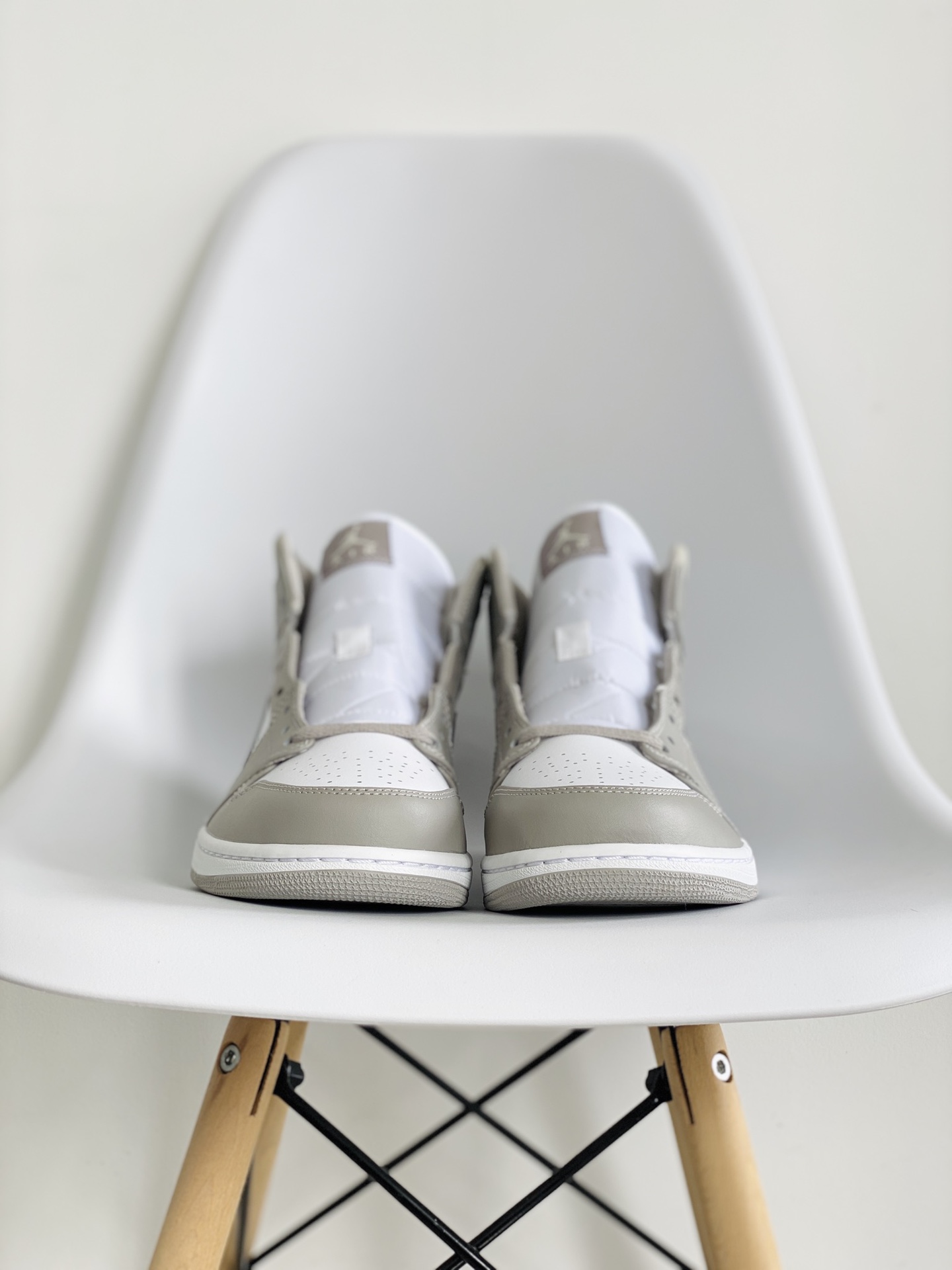 Air Jordan 1 Mid AJ1 Linen 淺骨色 奶油 休闲鞋 女鞋 男鞋 情侣鞋 板鞋  554724-082