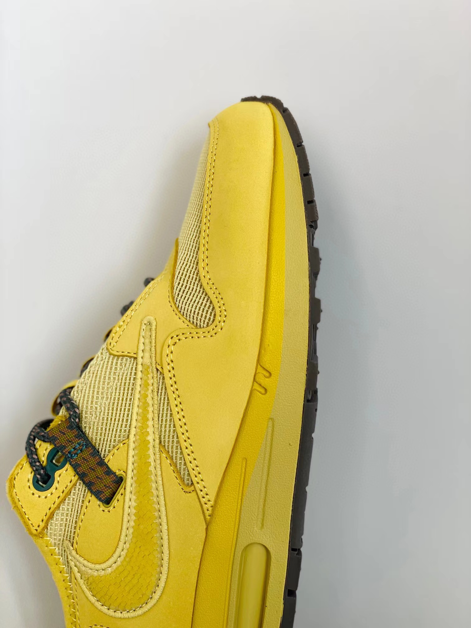 Travis Scott Air Max 1 Saturn Gold 黄色 倒钩 低筒 男鞋 女鞋 休闲鞋 板鞋 跑鞋 气垫鞋 DO9392-700