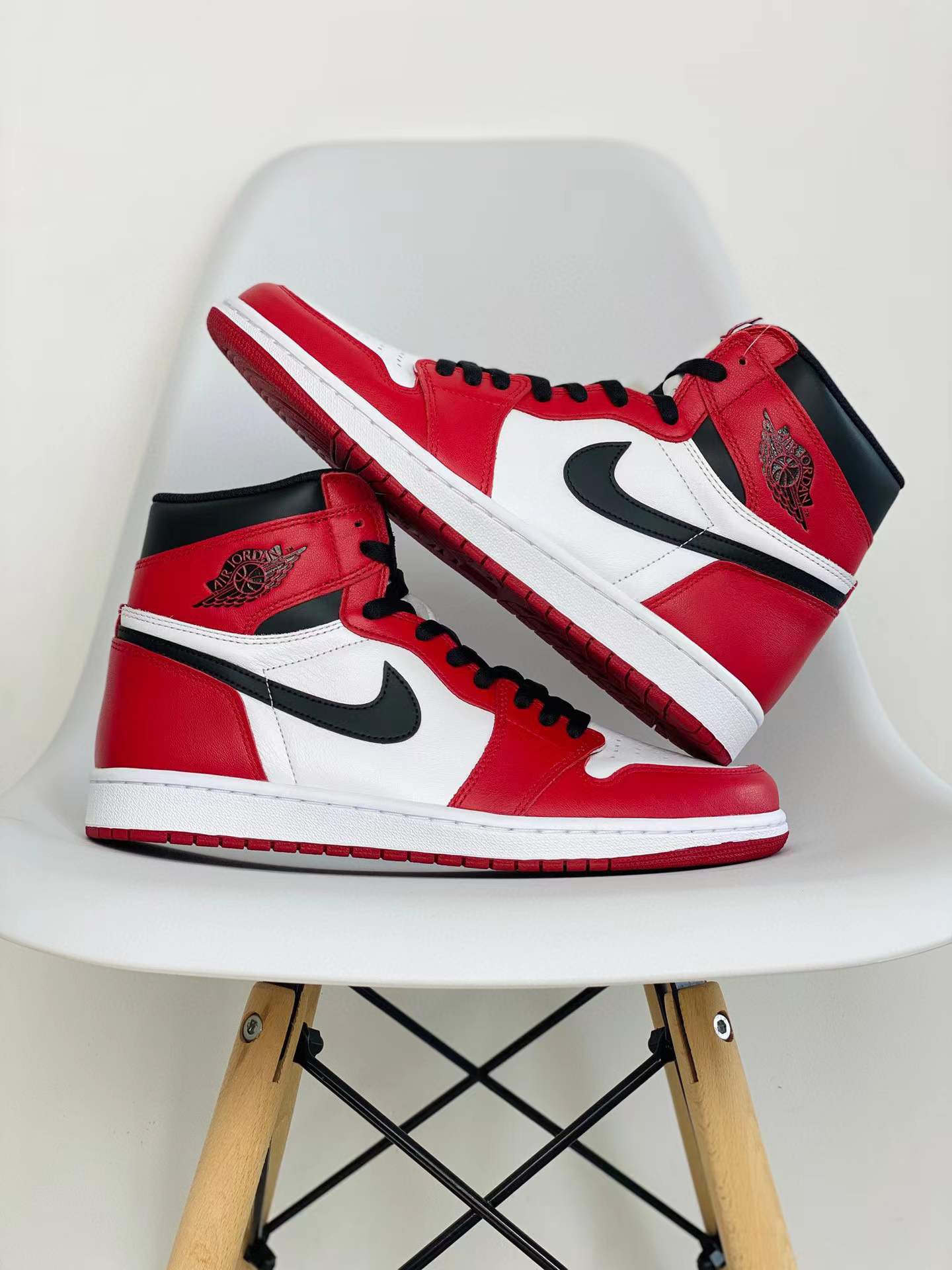 Air Jordan 1 AJ1 Retro Chicago 2015 芝加哥 白紅 篮球鞋 高筒 休闲鞋 男鞋 板鞋 