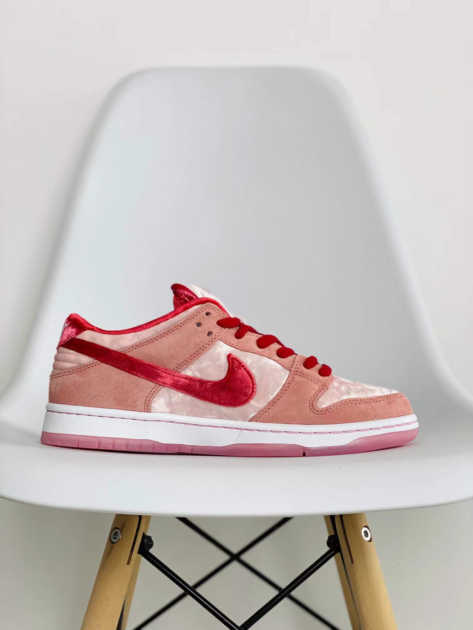 Stangelove dunk Low Pro 情人节 粉色 低筒 复古板鞋 休闲鞋 男鞋 女鞋 CT2552-800