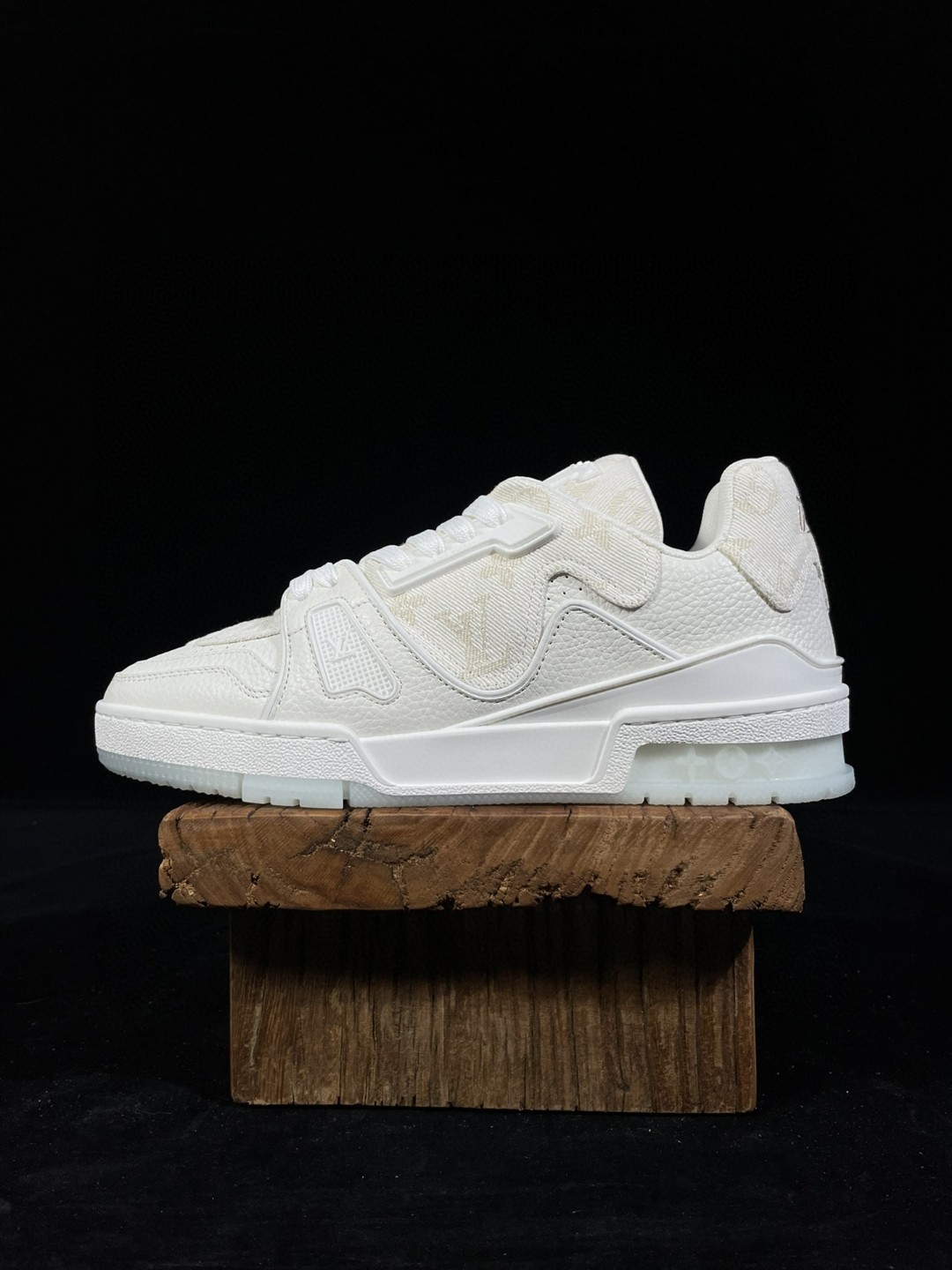 Louis Vuitton 路易威登 Trainer 白色 低筒 休闲鞋 板鞋 运动鞋 男鞋 女鞋 