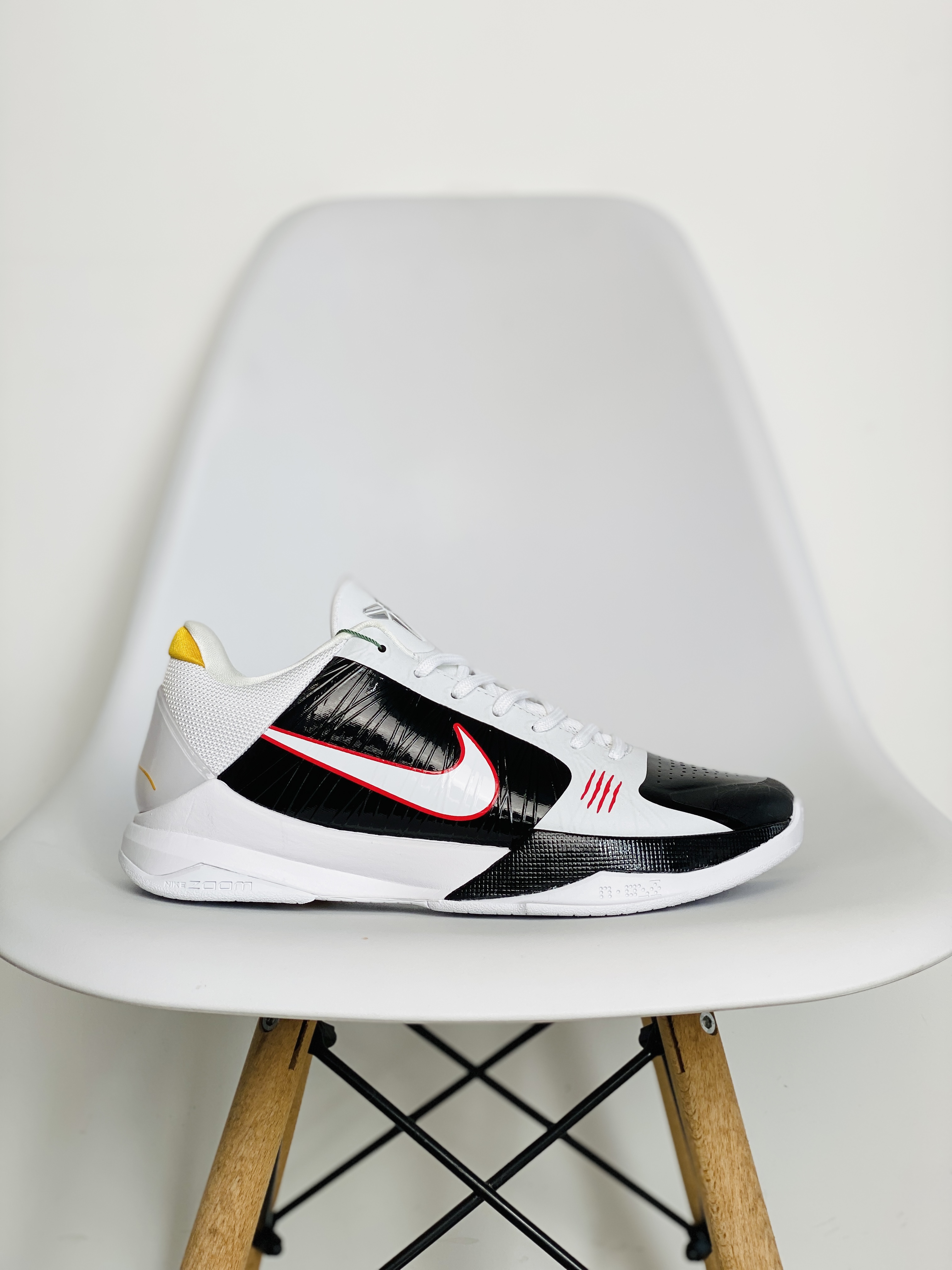 S2外貿 KOBE5 Bruce Lee Alt 黑白 李小龙  低筒 前掌气垫 球鞋 籃球鞋 實戰鞋  真碳板 男鞋CD4991-101