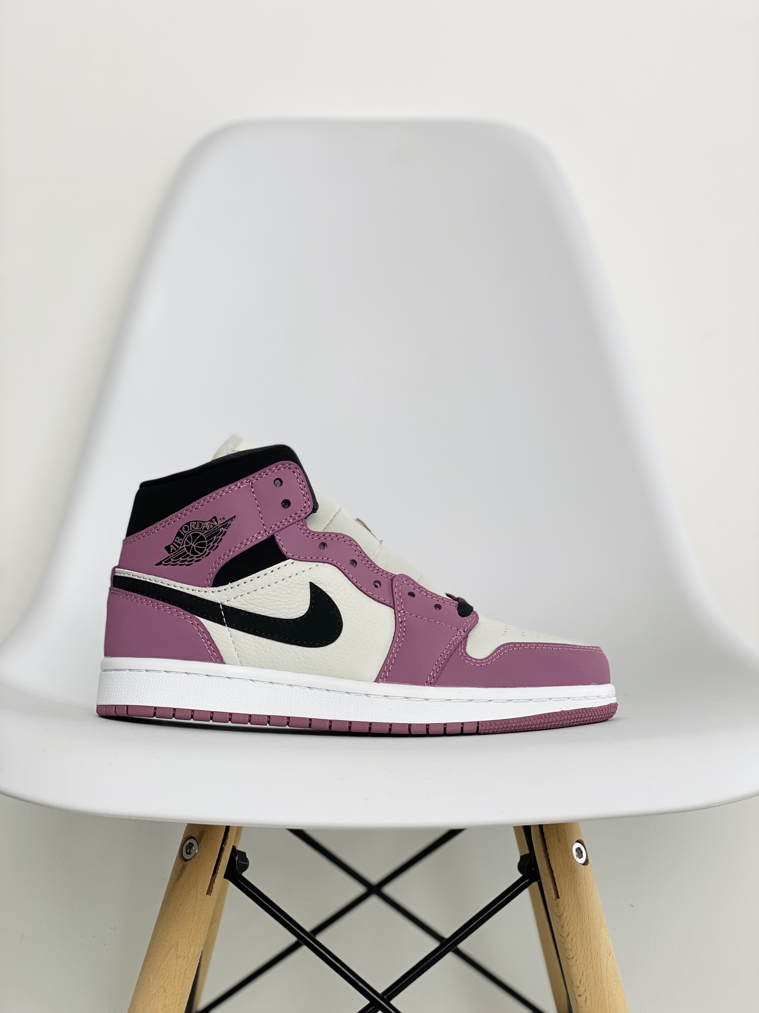 Air Jordan 1 Mid AJ1 SE Berry 漿果粉 休闲鞋 女鞋  板鞋 情侣鞋 BQ6472-105