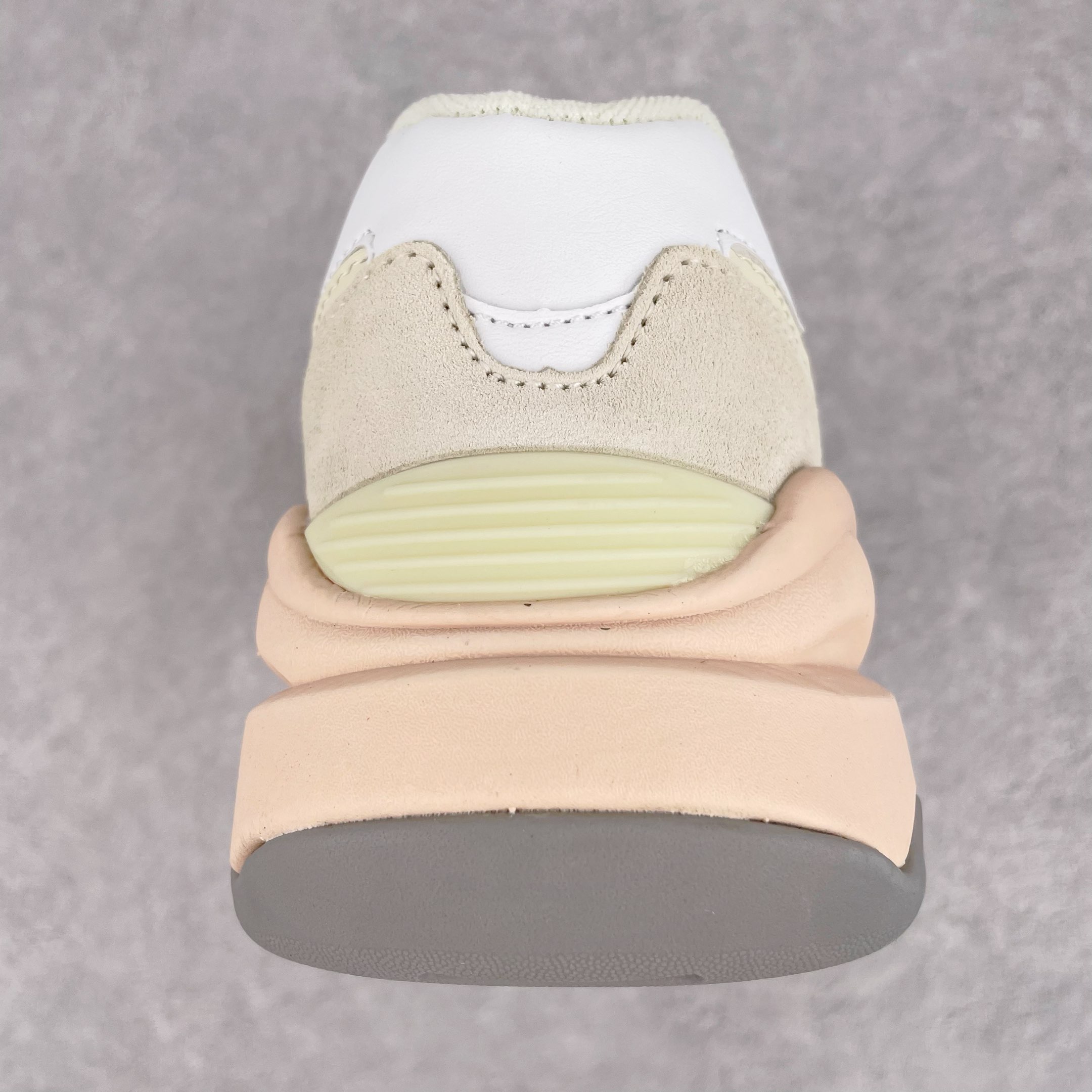 New Balance  NB5740 米白粉 低筒 复古慢跑鞋 板鞋 运动鞋 休闲鞋 男鞋 女鞋 M5740CE