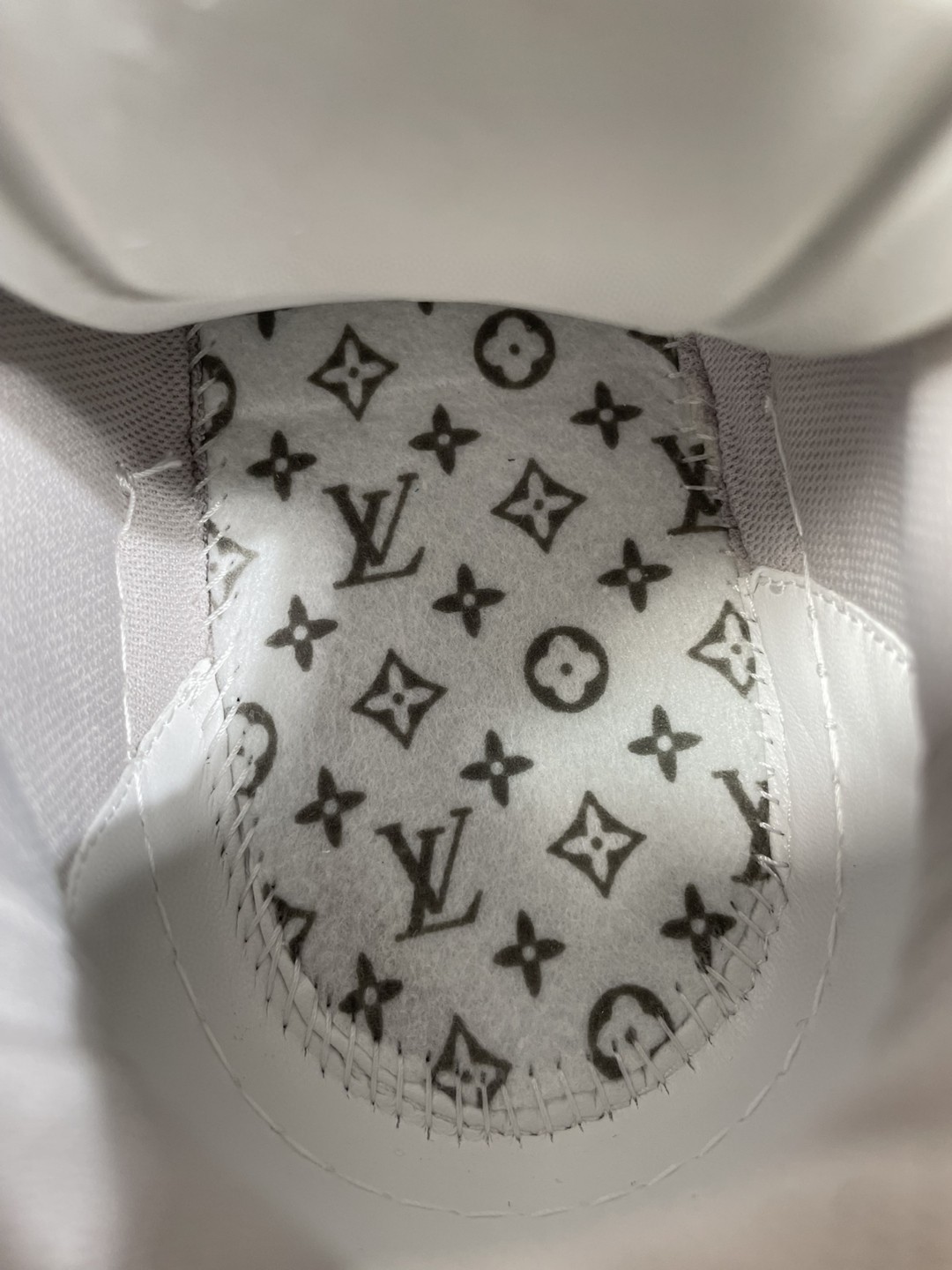 Louis Vuitton 路易威登 Trainer 白牛仔 低筒 休闲鞋 板鞋 运动鞋 男鞋 女鞋 1A8Z4V