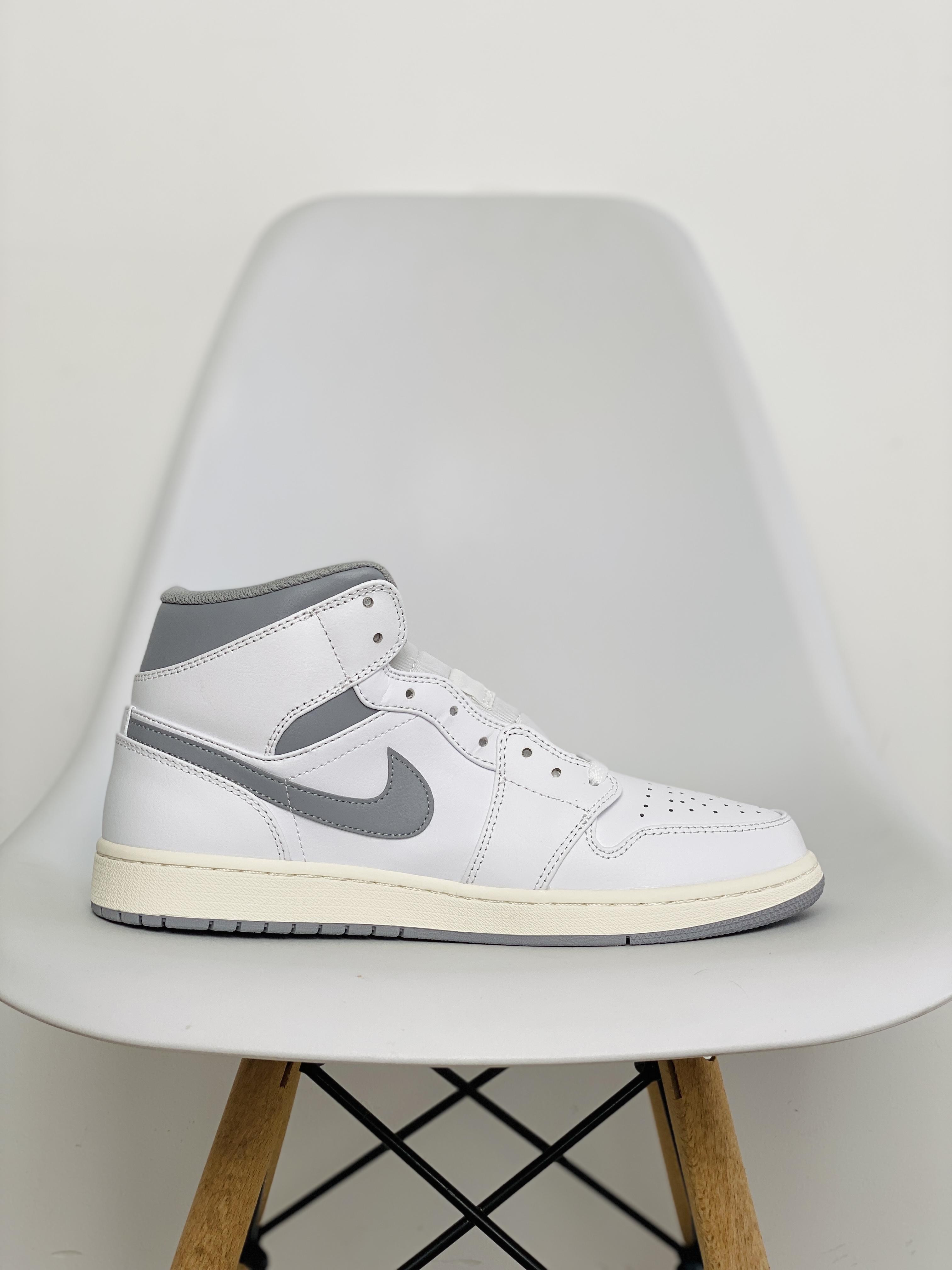 Air Jordan 1 Mid AJ1 Vintage Grey 白灰 篮球鞋 运动鞋 休闲鞋 男鞋 554724-135