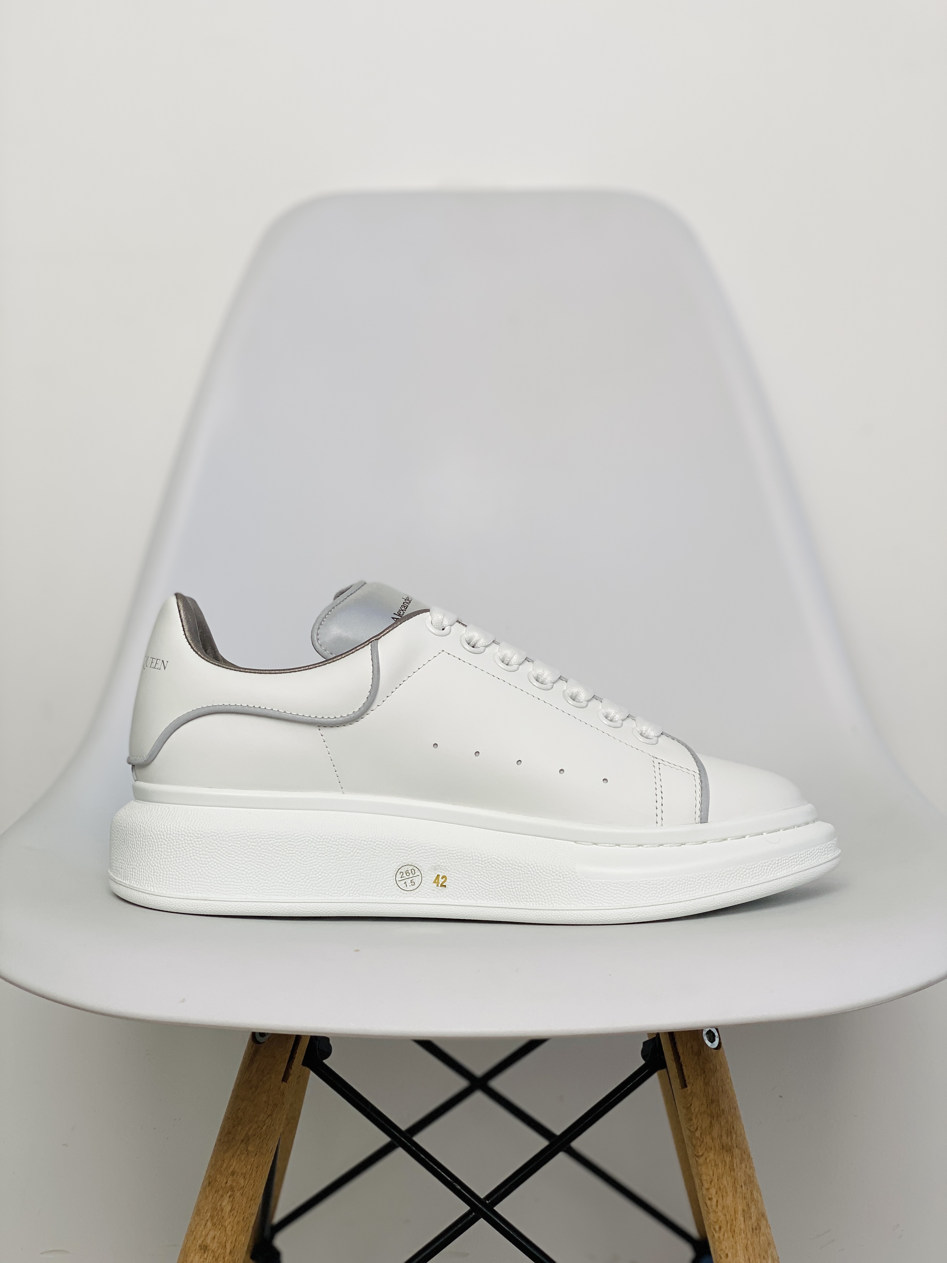 Alexander McQueen 麦昆 白灰 3M反光 低筒 板鞋 休闲鞋 厚底鞋 增高鞋 男鞋 女鞋 561123WHTQK9071