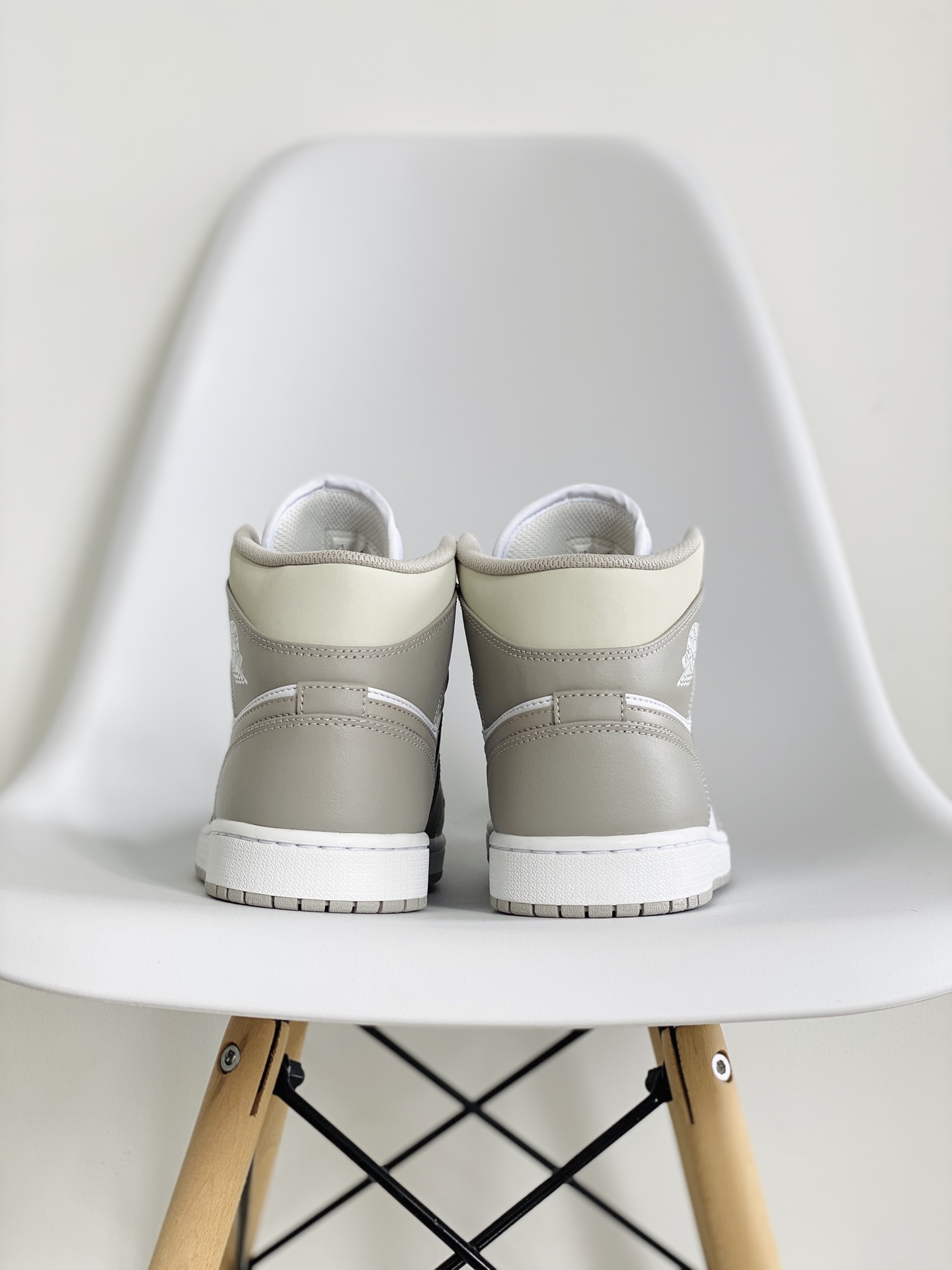 Air Jordan 1 Mid AJ1 Linen 淺骨色 奶油 休闲鞋 女鞋 男鞋 情侣鞋 板鞋  554724-082