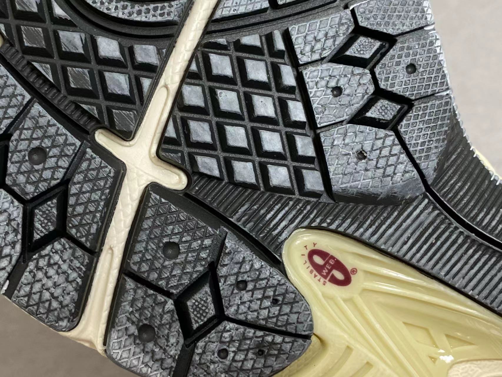 新版 New Balance 2002R Protection Pack 云雨灰 低筒 跑步鞋 运动鞋 休闲鞋 男鞋 女鞋 M2002RDA