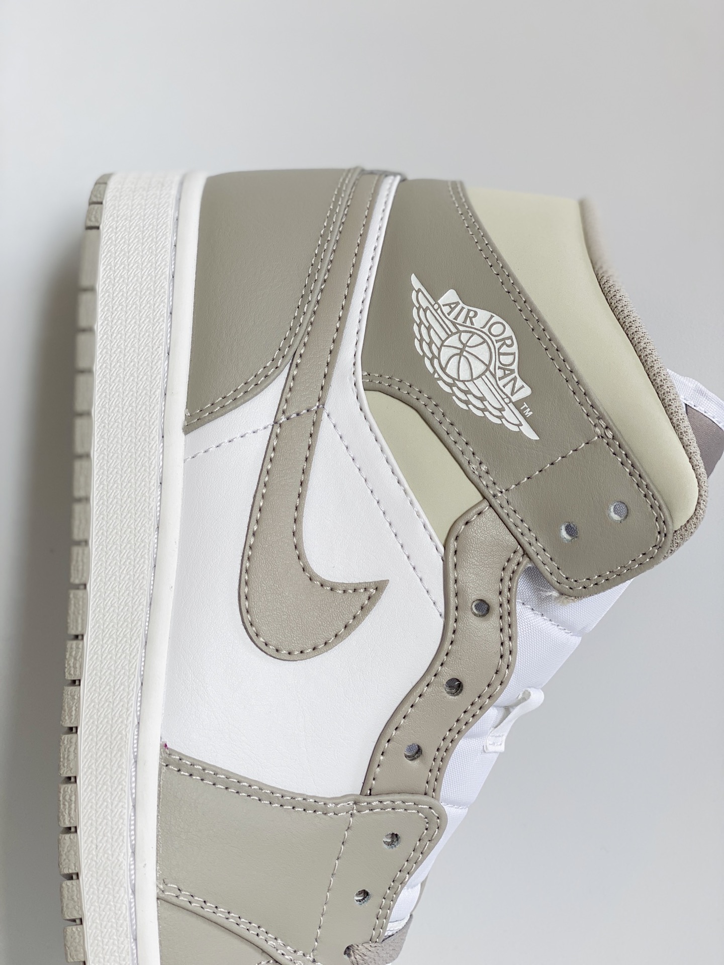 Air Jordan 1 Mid AJ1 Linen 淺骨色 奶油 休闲鞋 女鞋 男鞋 情侣鞋 板鞋  554724-082