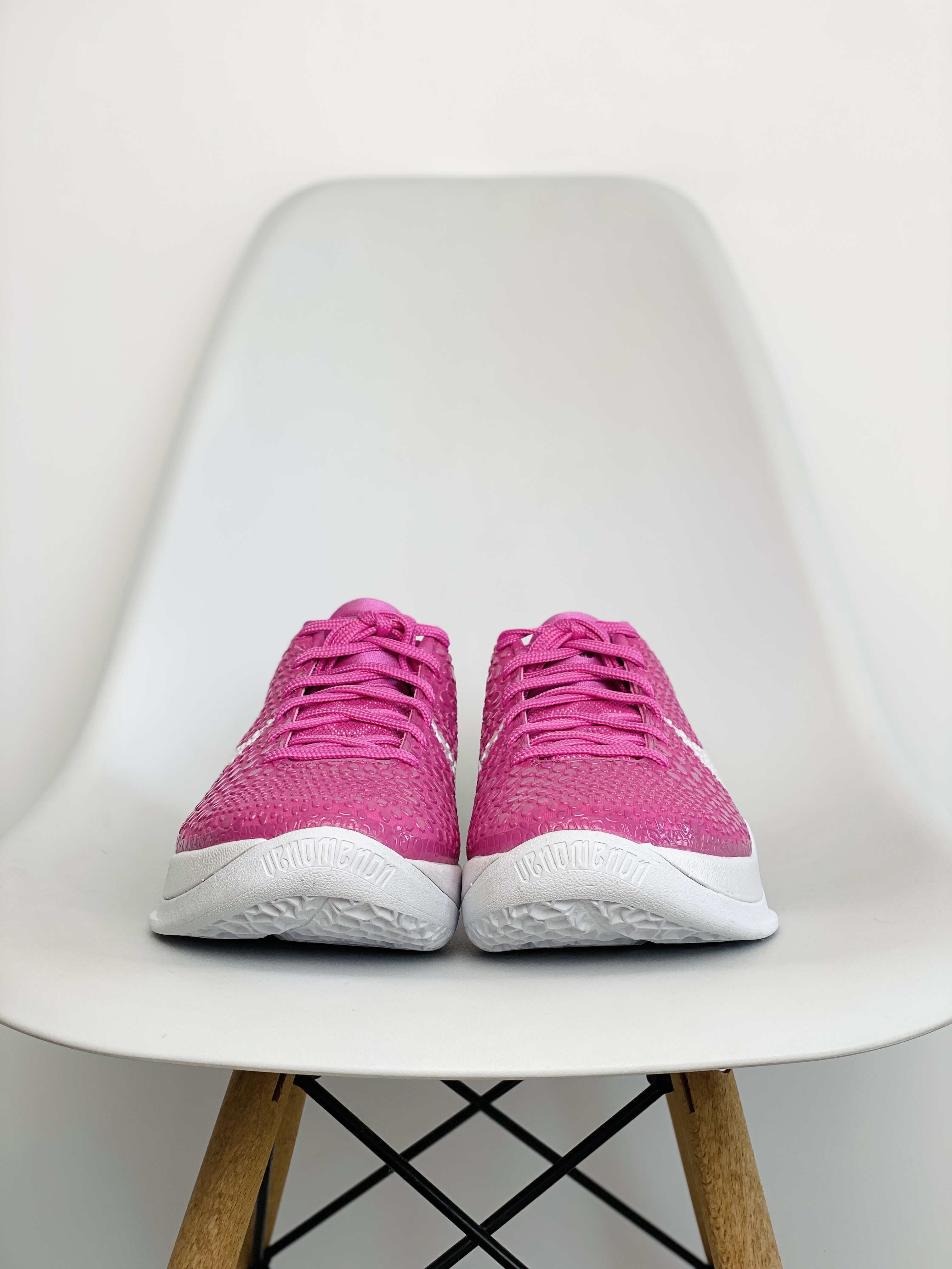 需预定 H12 Kobe6 Think Pink 乳腺癌  球鞋 籃球鞋 實戰鞋 前掌气垫 后掌EVA  真碳板 波鞋 男鞋   DM2825-001