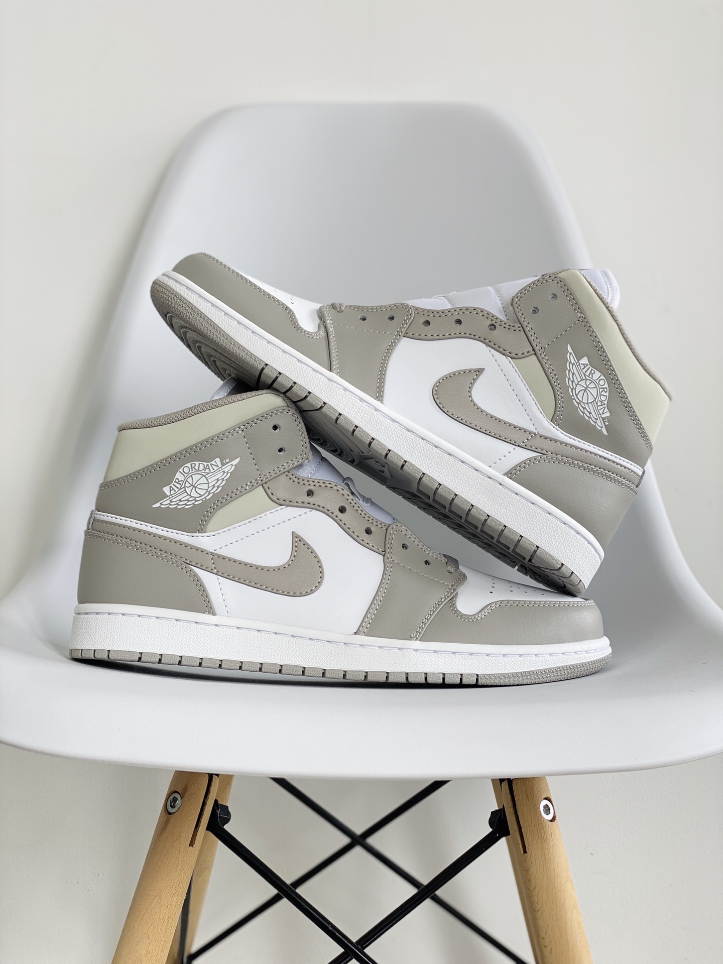 Air Jordan 1 Mid AJ1 Linen 淺骨色 奶油 休闲鞋 女鞋 男鞋 情侣鞋 板鞋  554724-082