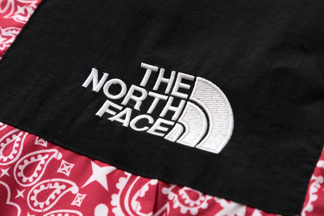 Supreme The North Face 14FW Bandana Mountain Jacket  Red  聯名款 紅色色 變形蟲 腰果花 连帽冲锋衣 夾克 防水 防風 外套 男款 女款 SUP-FW14-636