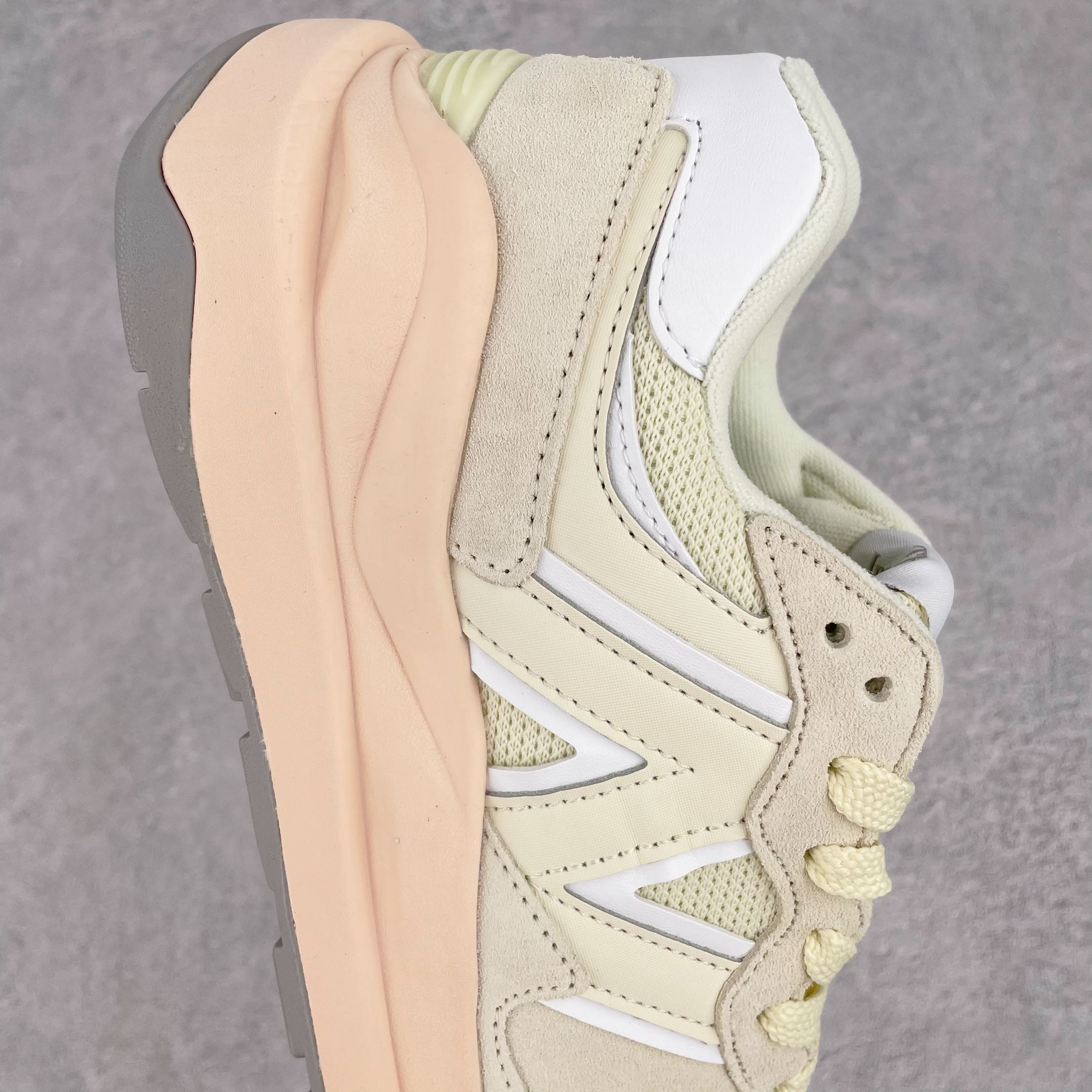 New Balance  NB5740 米白粉 低筒 复古慢跑鞋 板鞋 运动鞋 休闲鞋 男鞋 女鞋 M5740CE