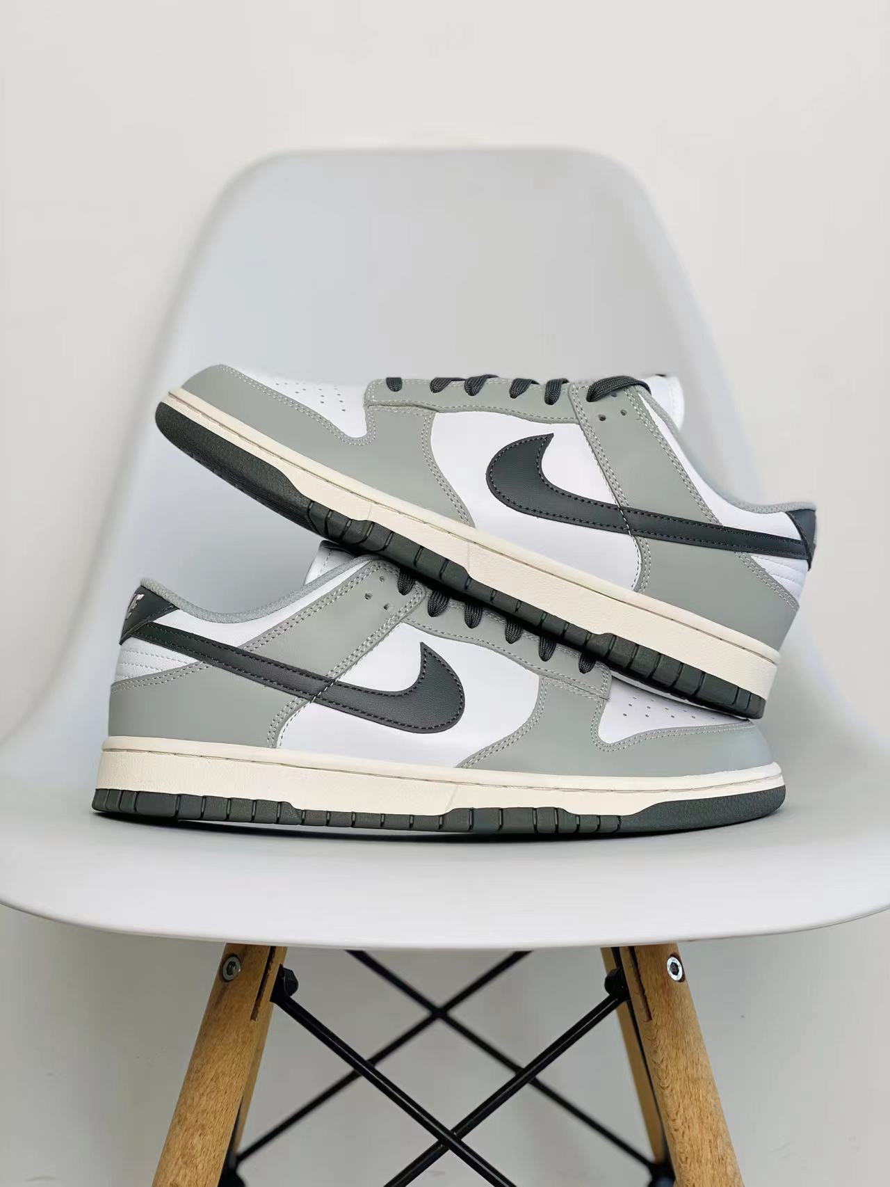 dunk Low Light Smoke Grey 白灰黑 低筒 复古板鞋 休闲鞋 男鞋 女鞋  DD1503-117