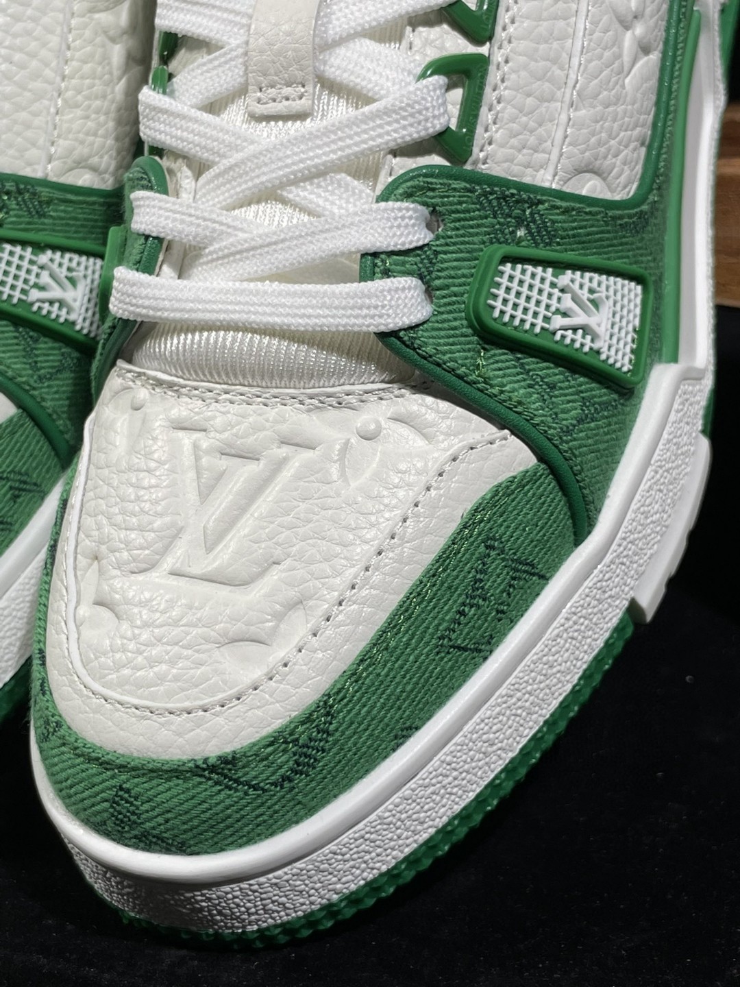 Louis Vuitton 路易威登 Trainer 绿白 低筒 休闲鞋 板鞋 运动鞋 男鞋 女鞋 1A9JI1