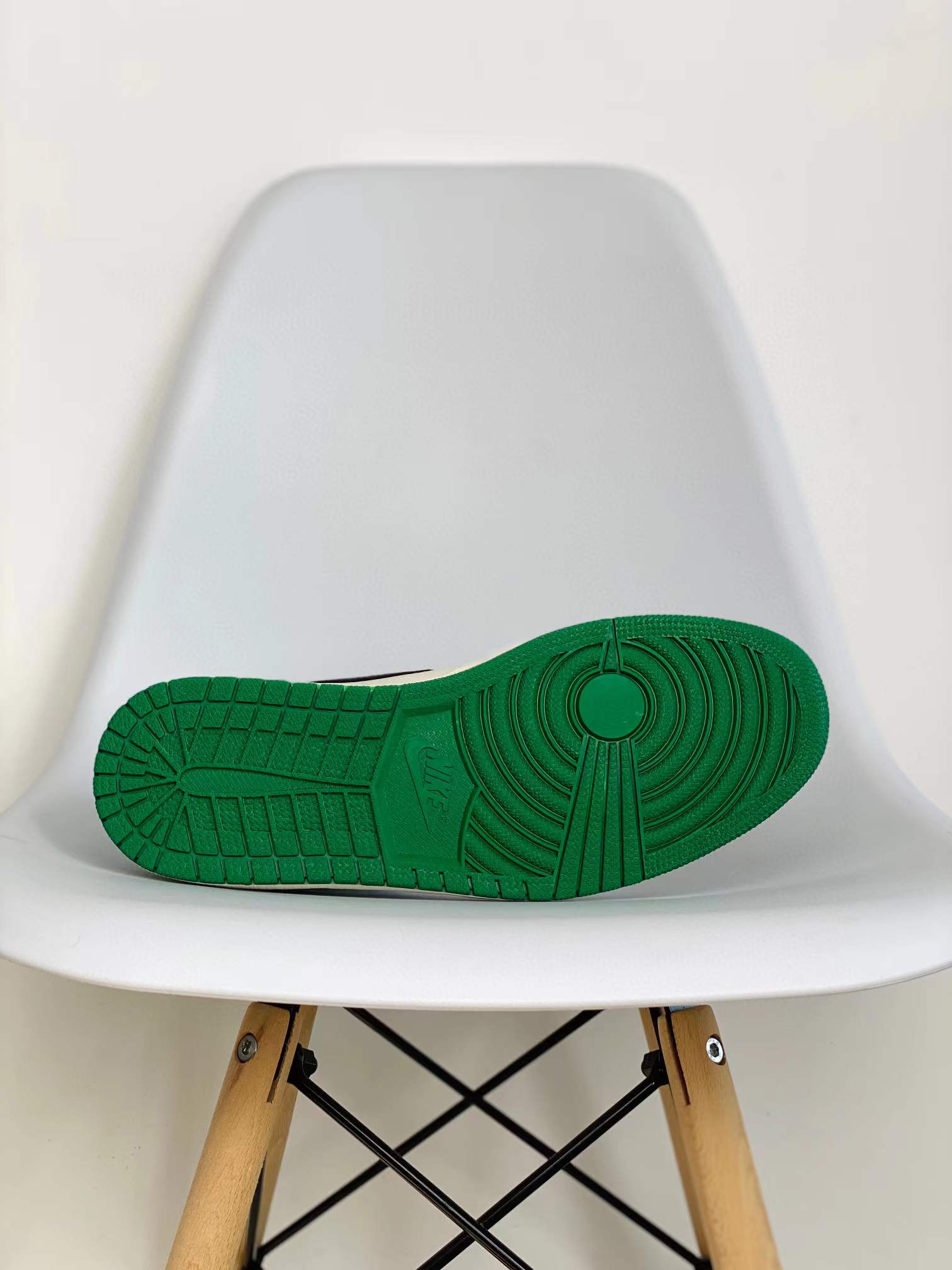 Air Jordan 1 AJ1 Retro Oine Green 黑綠腳趾 篮球鞋 高筒 休闲鞋 男鞋 板鞋  555088-302