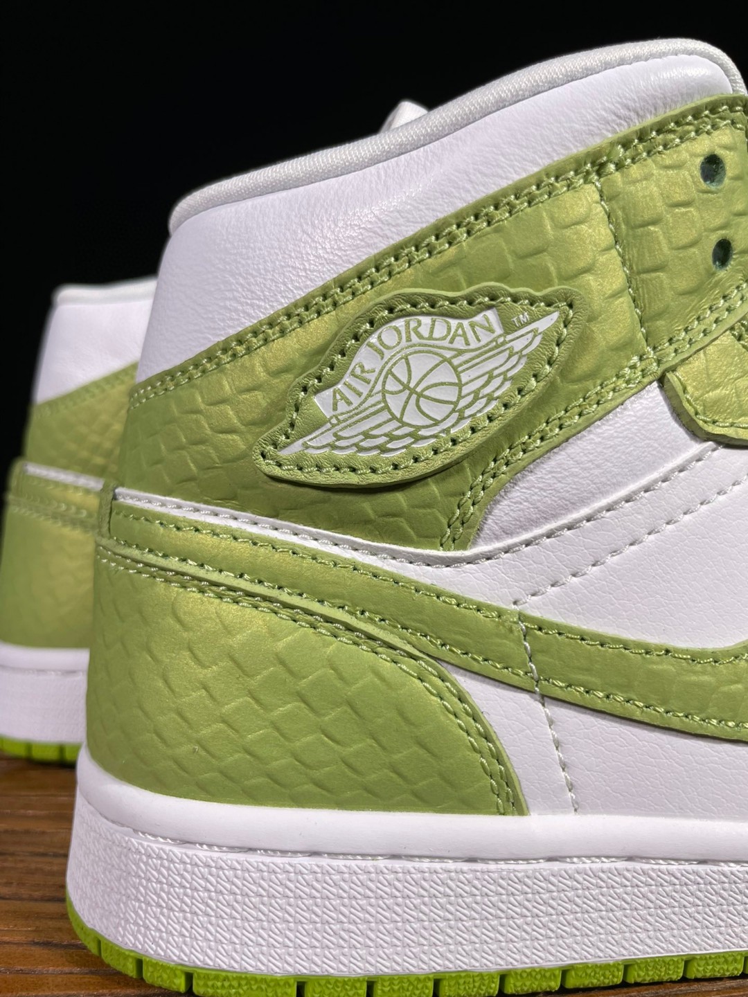 Air Jordan 1 Mid AJ1 SE V2 Green Python 蛇纹 白绿  篮球鞋 运动鞋 休闲鞋 男鞋 女鞋 DV2959-113