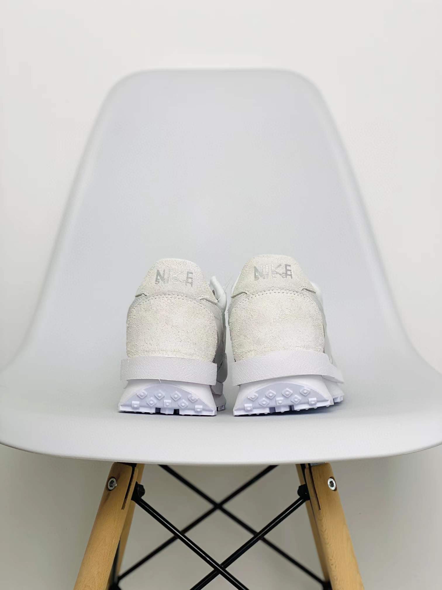 sacai  LVD 白色 丝绸 低筒 双勾 华夫 复古时鞋 休闲鞋 透气网面 运动鞋 男鞋厚底 女鞋增高