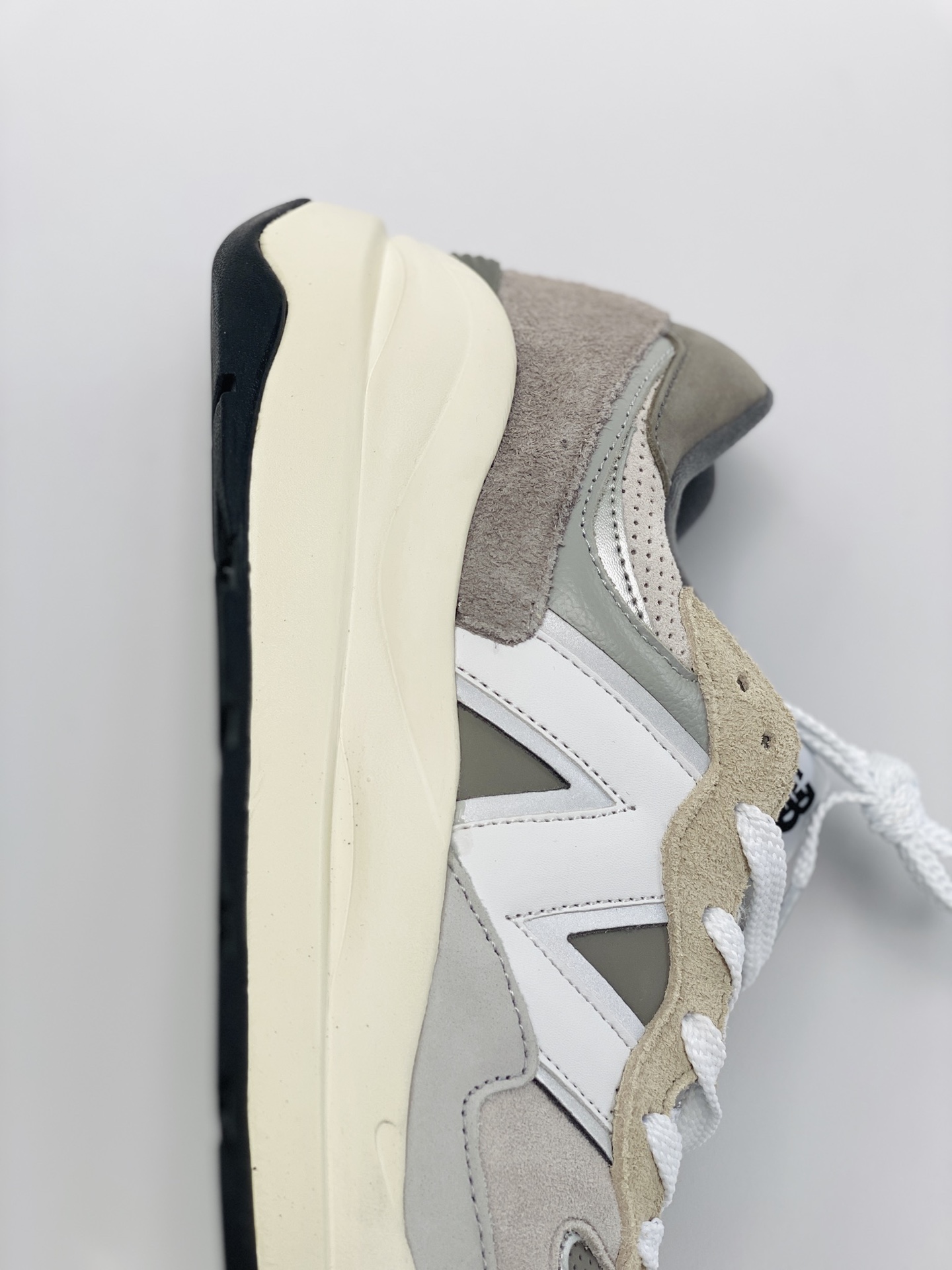 New Balance  NB5740 灰白拼接 低筒 复古慢跑鞋 板鞋 运动鞋 休闲鞋 男鞋 女鞋 M5740TA