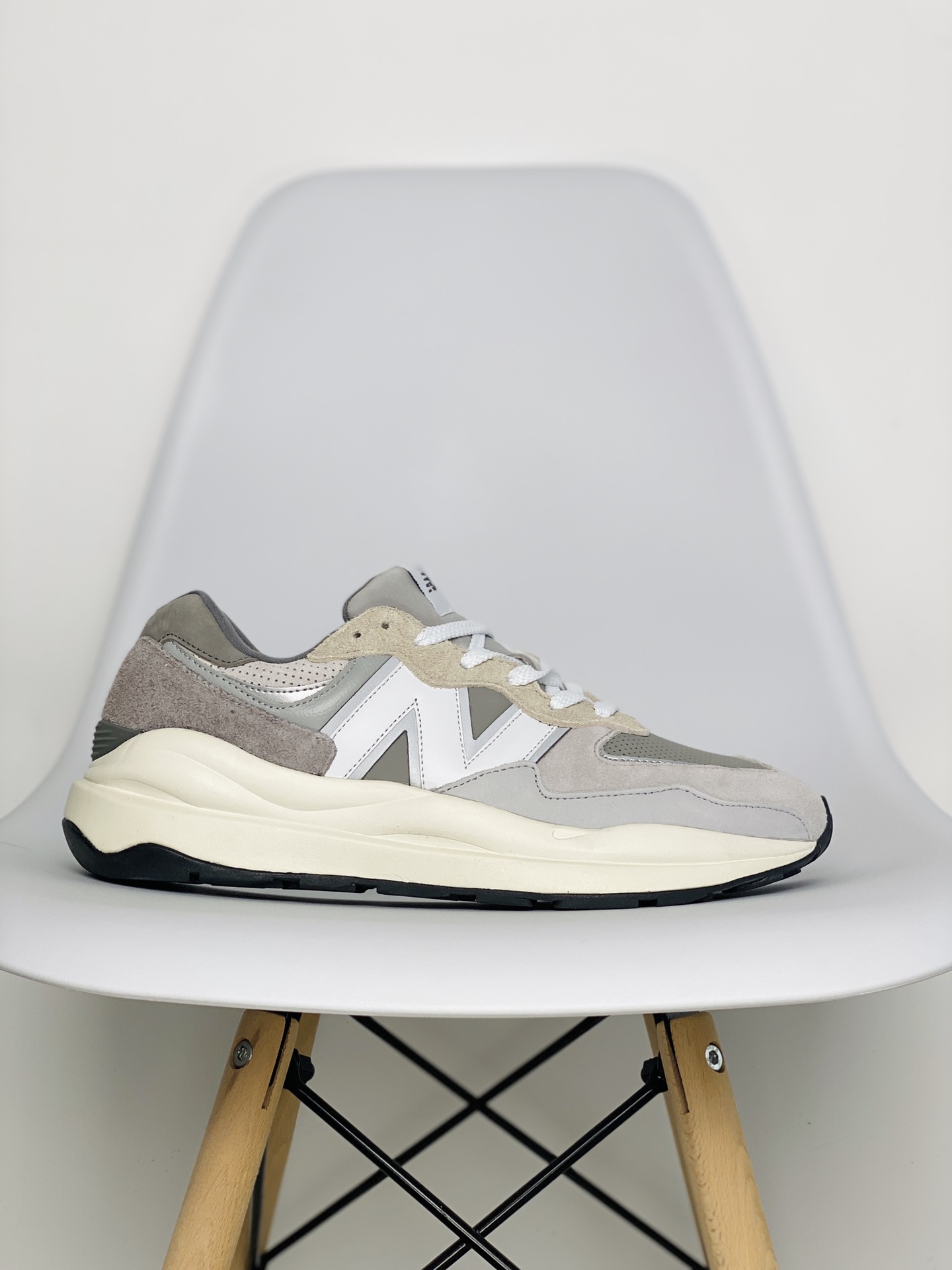 New Balance  NB5740 灰白拼接 低筒 复古慢跑鞋 板鞋 运动鞋 休闲鞋 男鞋 女鞋 M5740TA