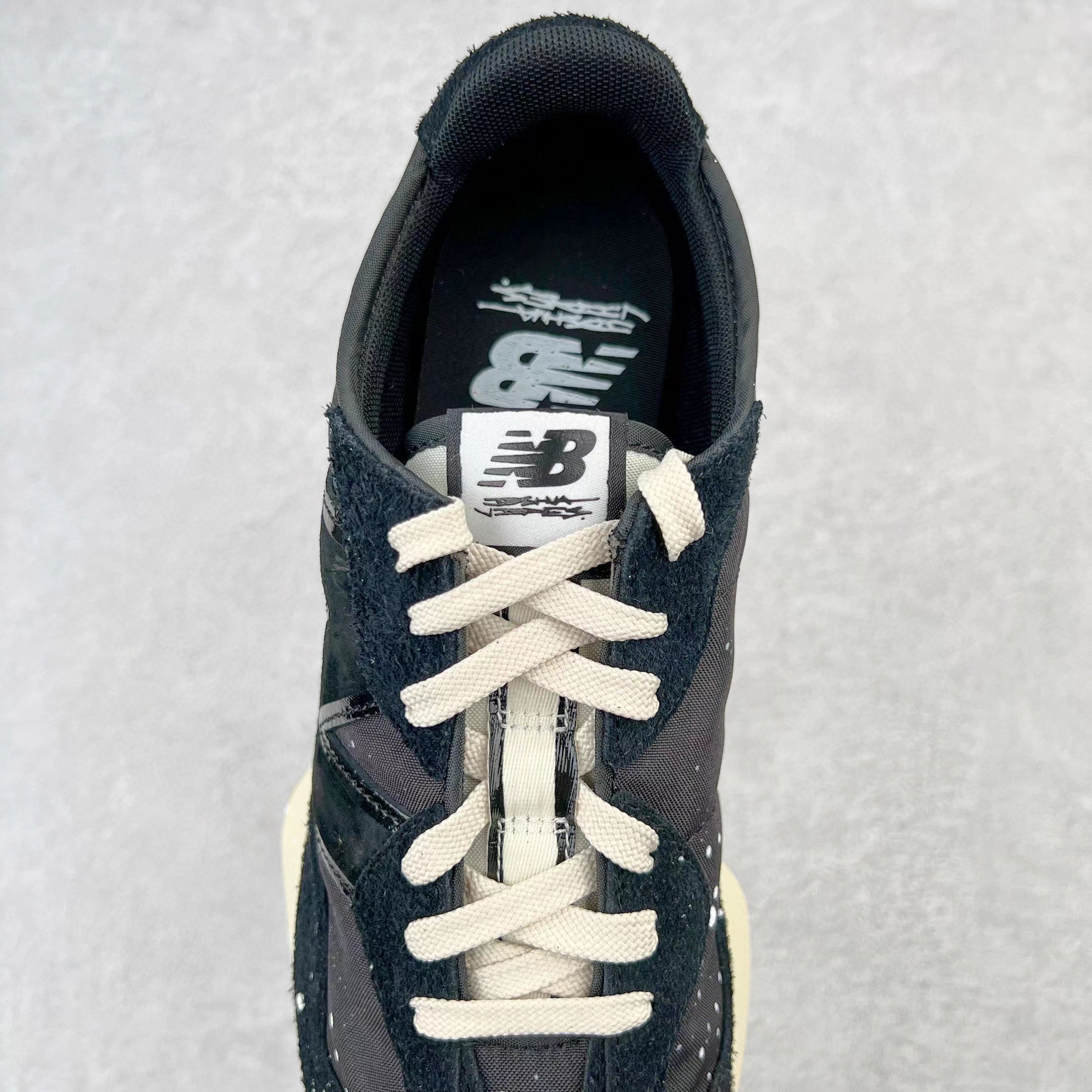 Joshua Vides New Balance 327 黑色 二次元  低筒 复古慢跑鞋 休闲鞋 板鞋 运动鞋 男鞋 女鞋 MS327JSV