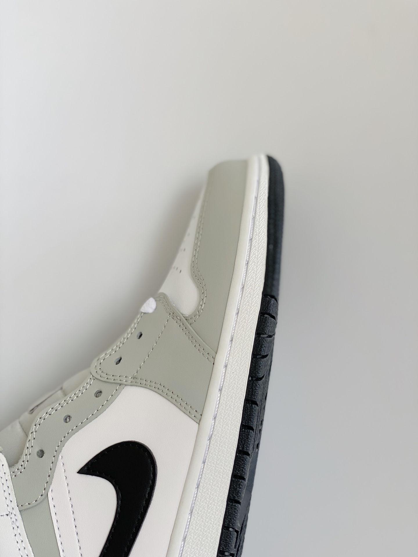 Air Jordan 1 Mid AJ1 Lighs Smoke Grey 煙灰  休闲鞋 女鞋 男鞋 情侣鞋 BQ6472-105