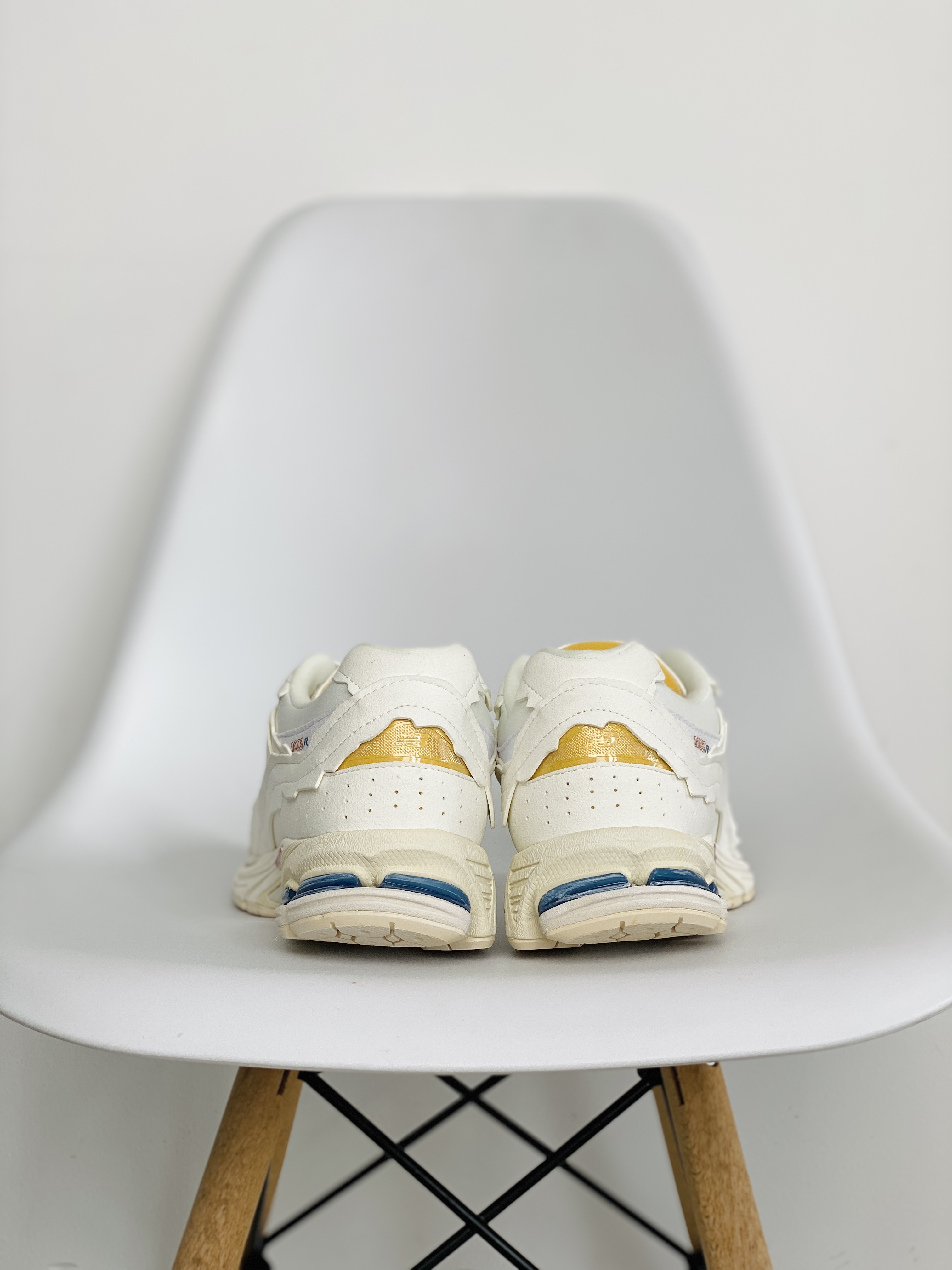 新版 New Balance 2002R Refined Future 海盐白 低筒 跑步鞋 运动鞋 休闲鞋 男鞋 女鞋 M2002RDC