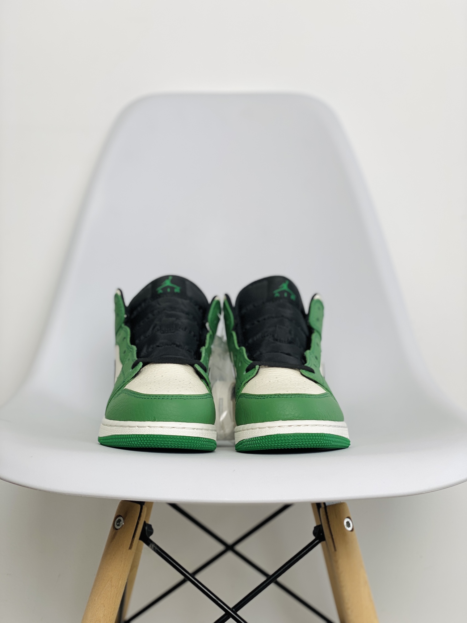 Air Jordan 1 Mid AJ1 白綠腳趾 凱爾特人 休闲鞋 女鞋 男鞋 情侣鞋 板鞋  852542-301