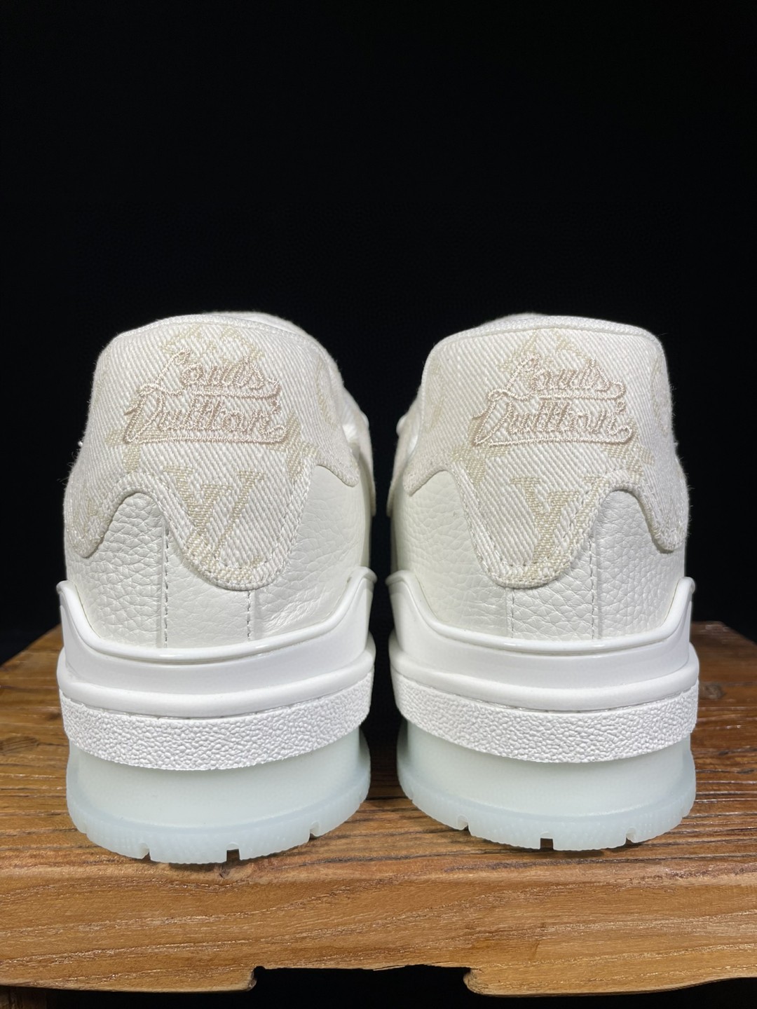 Louis Vuitton 路易威登 Trainer 白色 低筒 休闲鞋 板鞋 运动鞋 男鞋 女鞋 