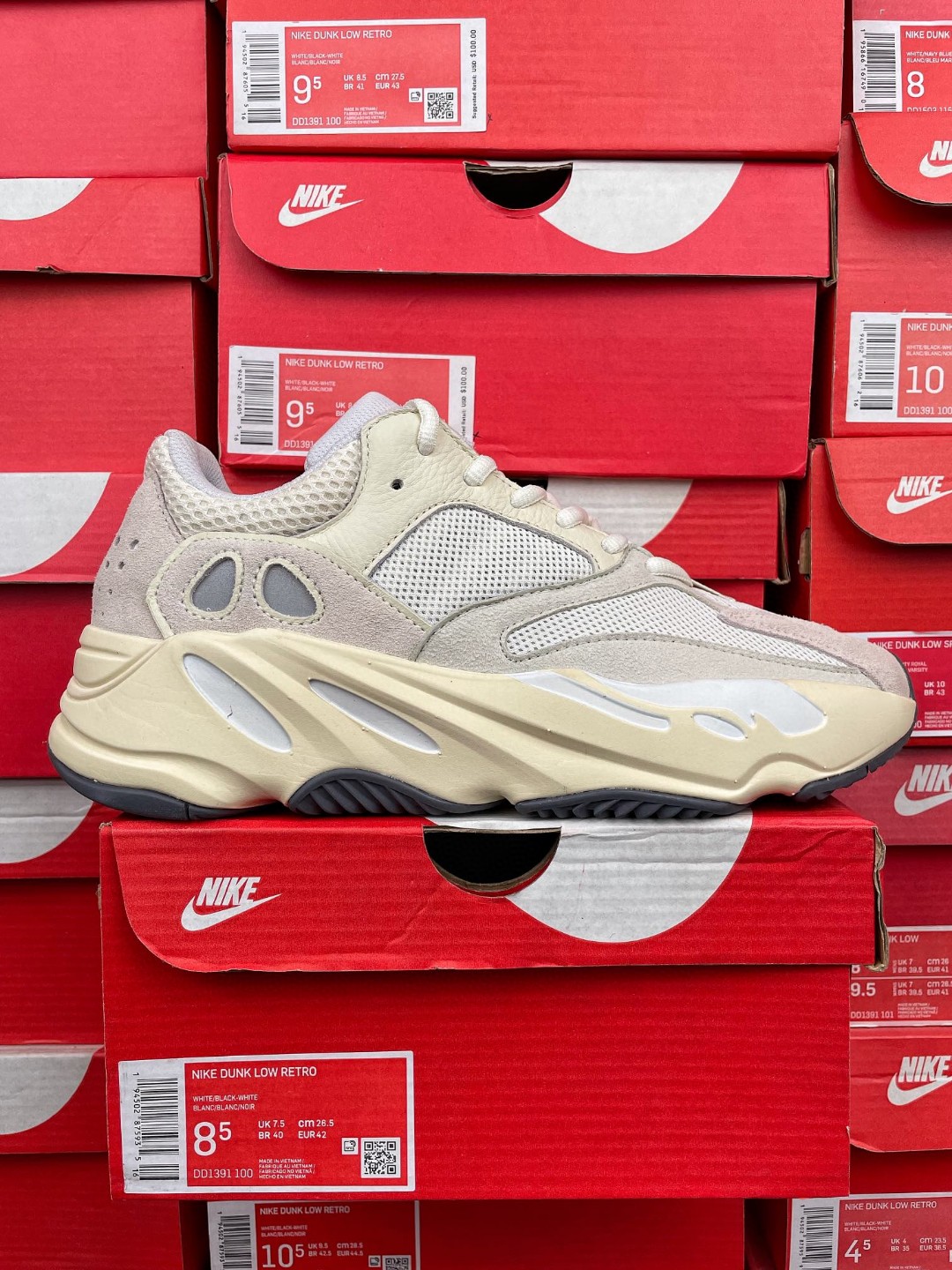 adidas originals Yeezy Boost 700 Analog 灰白 低筒 休闲鞋 运动鞋 老爹鞋 男鞋 女鞋 EG7596