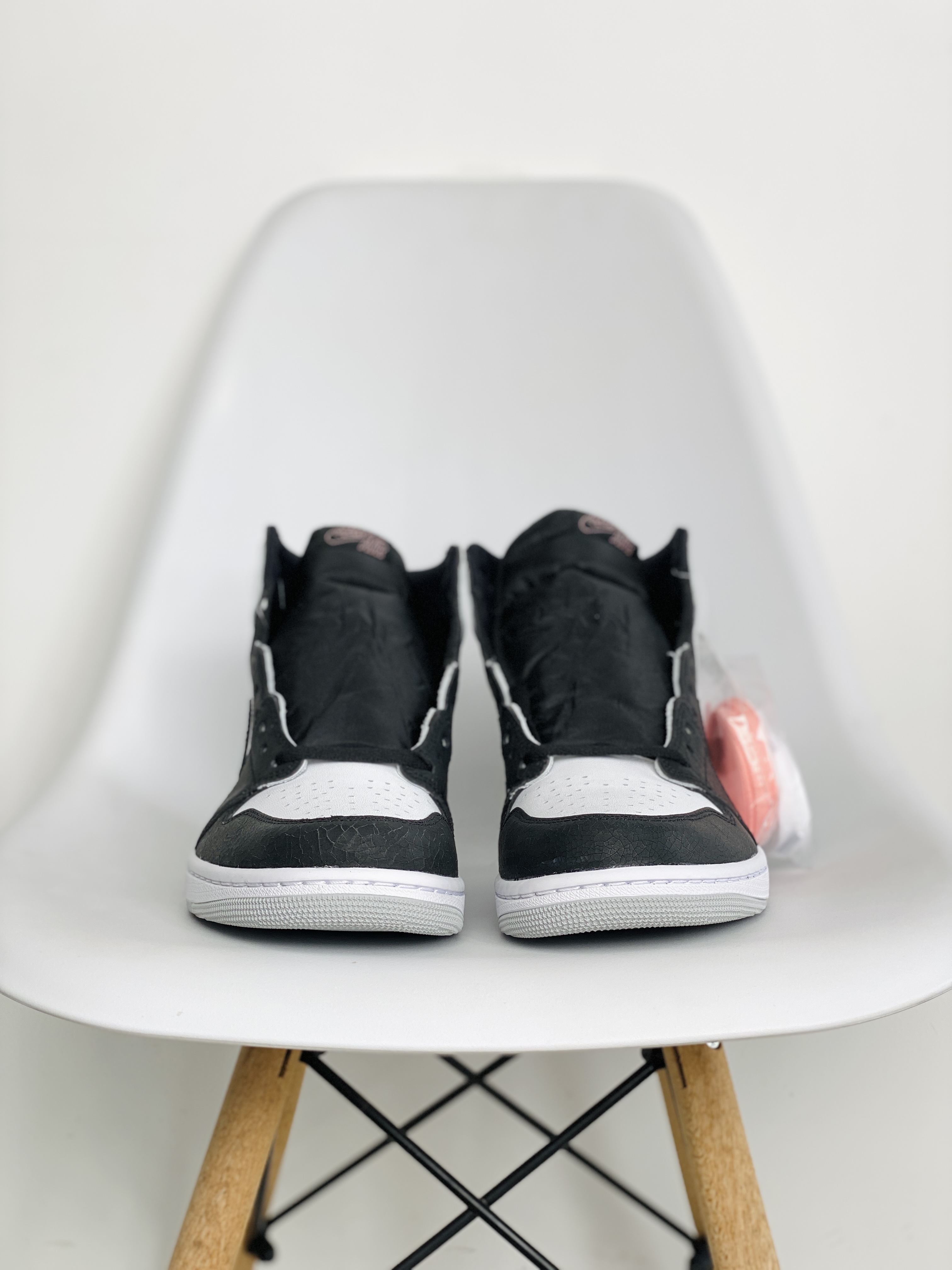 Air Jordan 1 AJ1 Retro OG Bleached Coral  黑灰脚趾 高筒 休闲鞋 男鞋 板鞋  555088-108