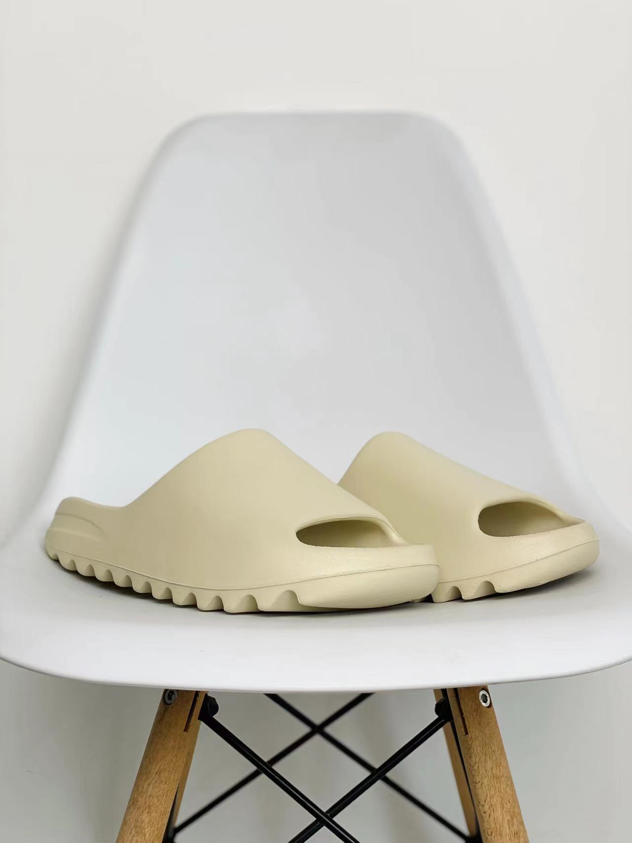 originals Yeezy Slide Bone 雾面骨白 磨砂质感  室外 室内拖鞋 沙滩鞋 男鞋 女鞋 FZ5897