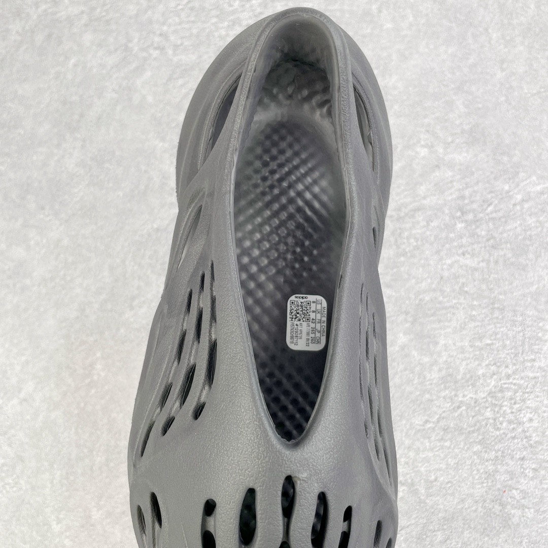 adidas originals Yeezy Foam Runner Onyx 黑色 玛瑙 黑武士 运动凉鞋 洞洞鞋 拖鞋 室内室外拖 男鞋 女鞋  HP8739