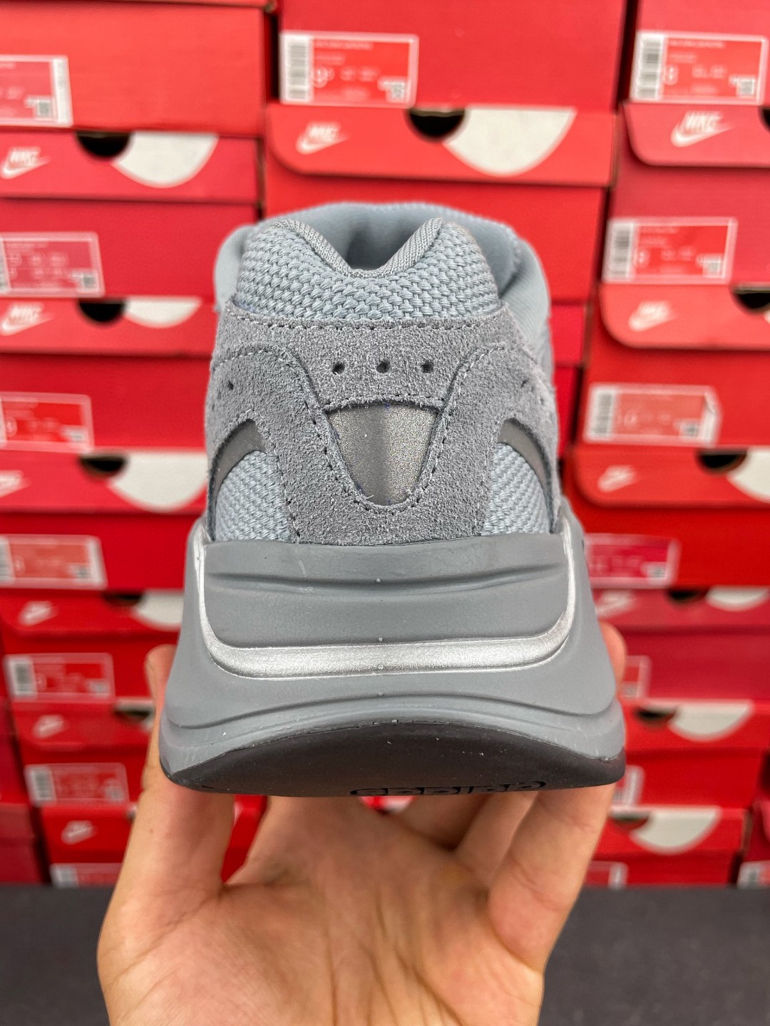 adidas originals Yeezy Boost 700V2  Hospital Blue 雾霾蓝 低筒 休闲鞋 运动鞋 老爹鞋 男鞋 女鞋 FV8424