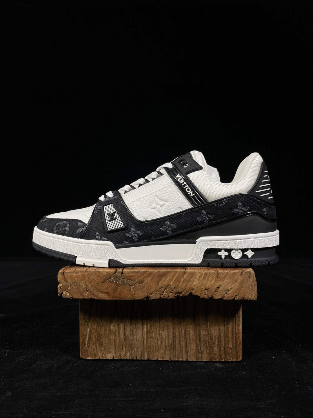 Louis Vuitton 路易威登 Trainer 白黑 熊猫 低筒 休闲鞋 板鞋 运动鞋 男鞋 女鞋 1A9JG9