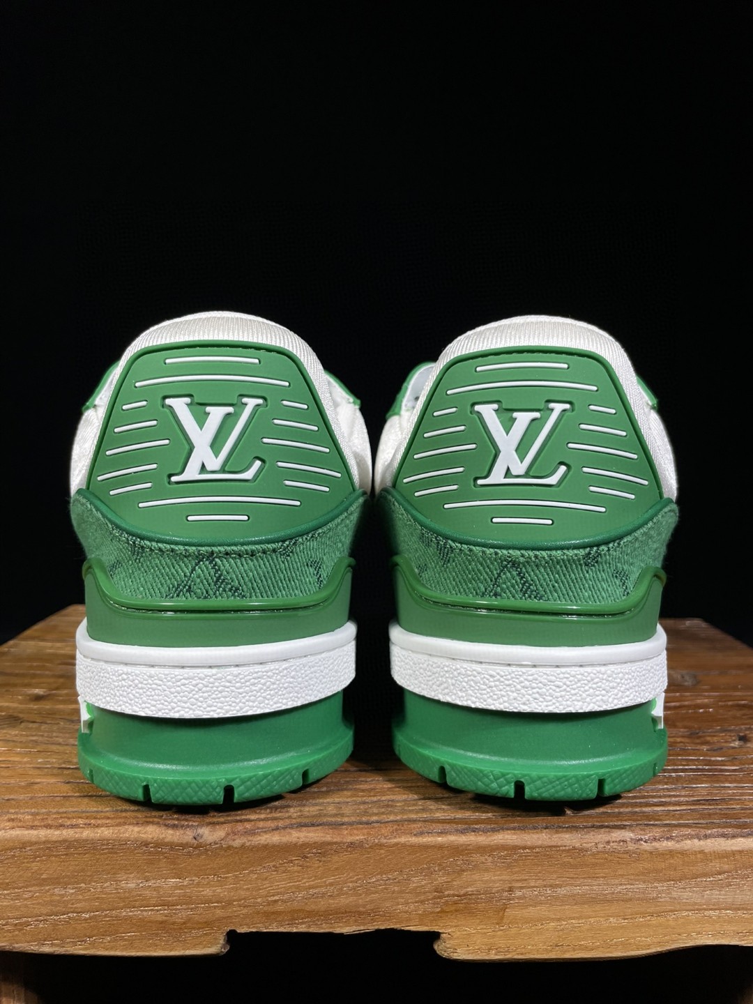 Louis Vuitton 路易威登 Trainer 绿白 低筒 休闲鞋 板鞋 运动鞋 男鞋 女鞋 1A9JI1