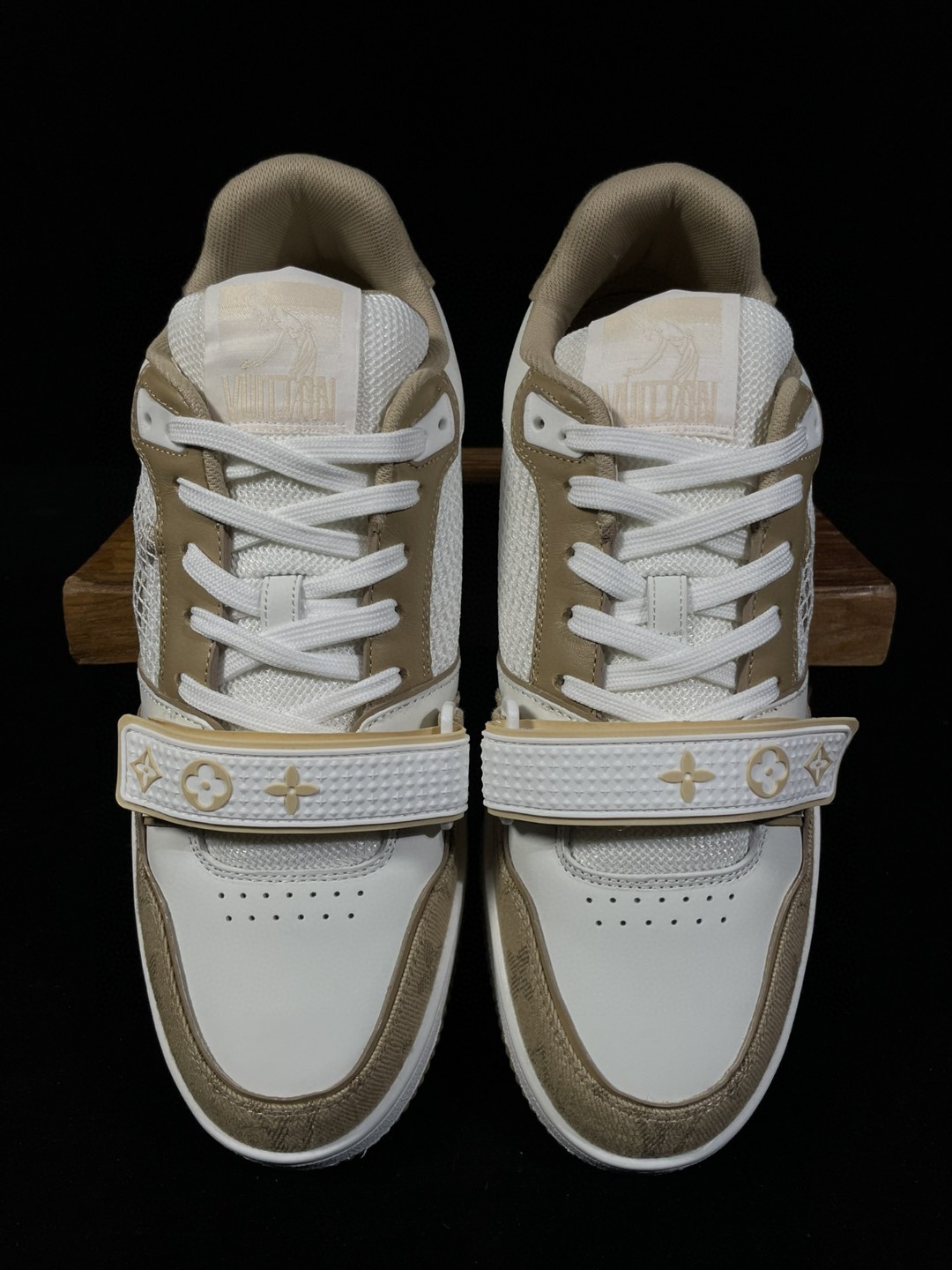 Louis Vuitton 路易威登 Trainer 魔术贴 卡其色 低筒 休闲鞋 板鞋 运动鞋 男鞋 女鞋 1A9ZC2