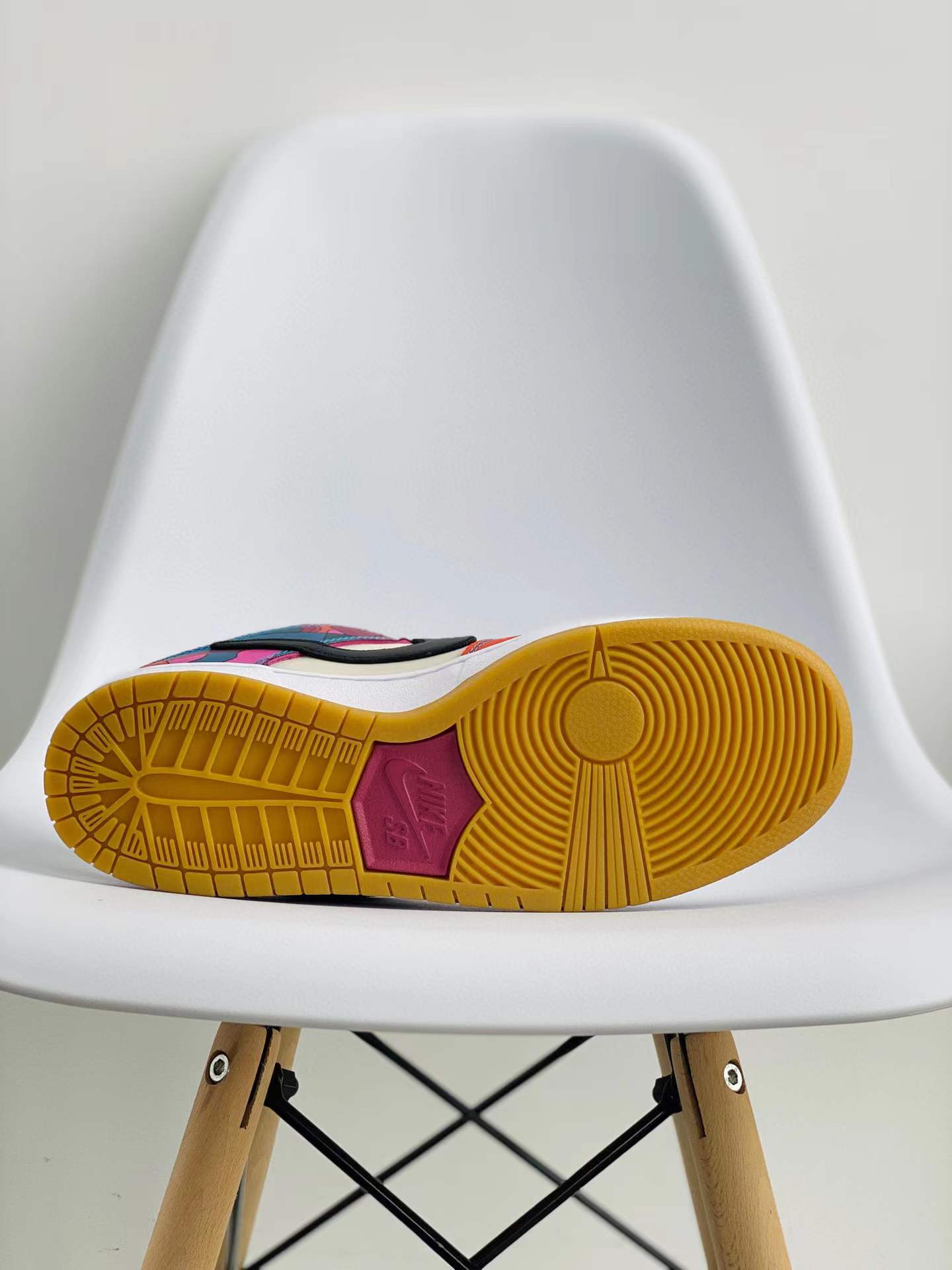 Parra dunk Low Abstract Art 撕撕乐 抽象艺术 白蓝红  低筒 复古板鞋 休闲鞋 男鞋 女鞋 DH7695-600