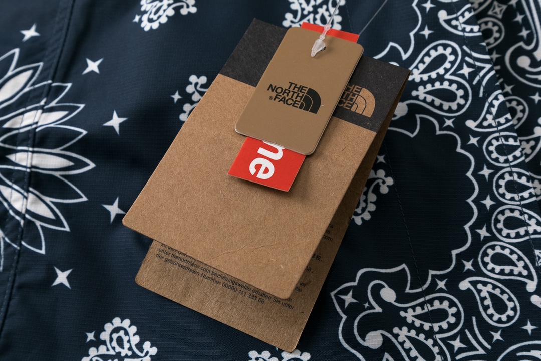 Supreme The North Face 14FW Bandana Mountain Jacket  Navy  聯名款 海軍藍 變形蟲 腰果花 连帽冲锋衣 夾克 防水 防風 外套 男款 女款 SUP-FW14-636