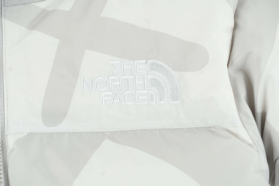 Kaws THE NORTH FACE   白色 羽绒服 北面 北脸  外套 长袖 保暖 男女同款  