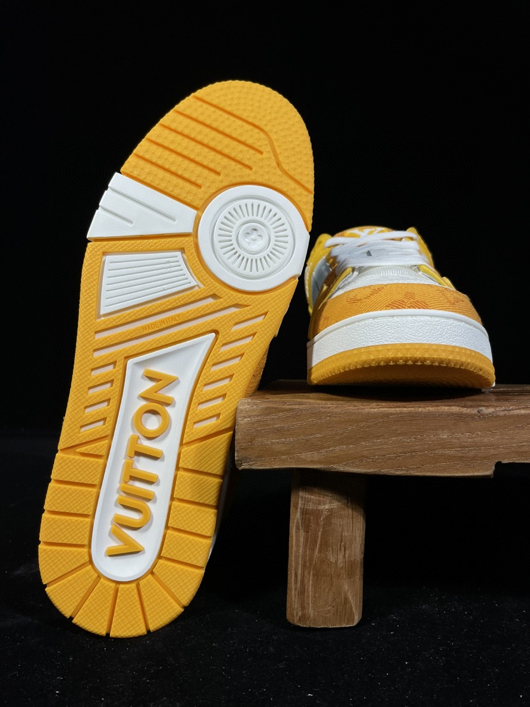 Louis Vuitton 路易威登 Trainer 黄白 低筒 休闲鞋 板鞋 运动鞋 男鞋 女鞋 1A9JHB