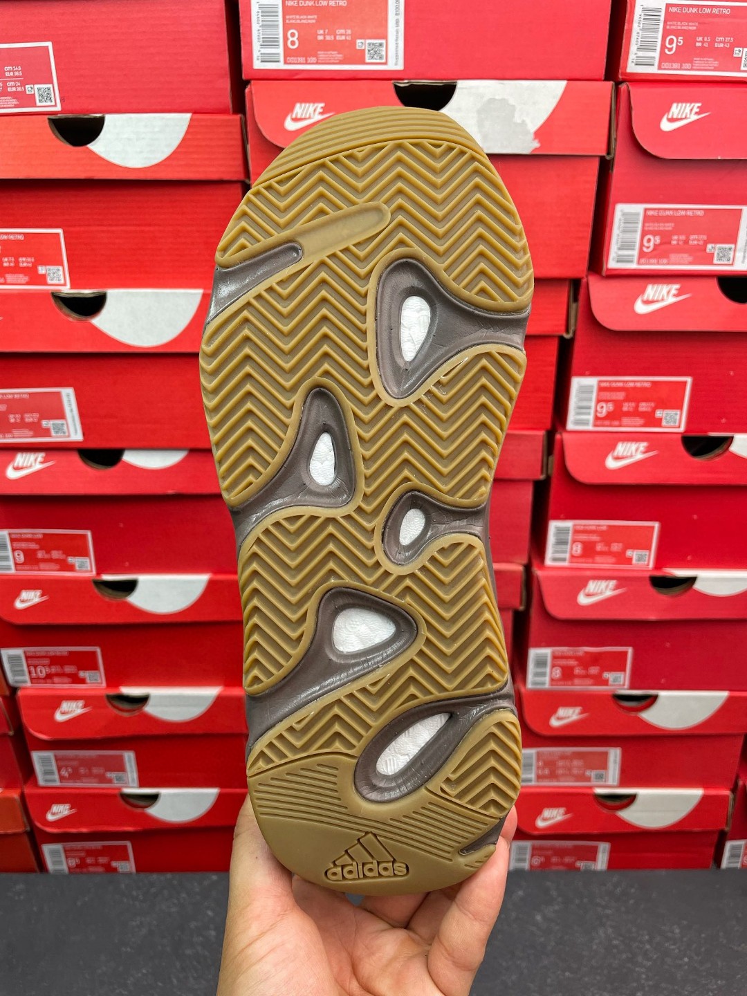 adidas Yeezy 700 Mauve 黑褐色 低筒 休闲鞋 运动鞋 老爹鞋 男鞋 女鞋 EE9614