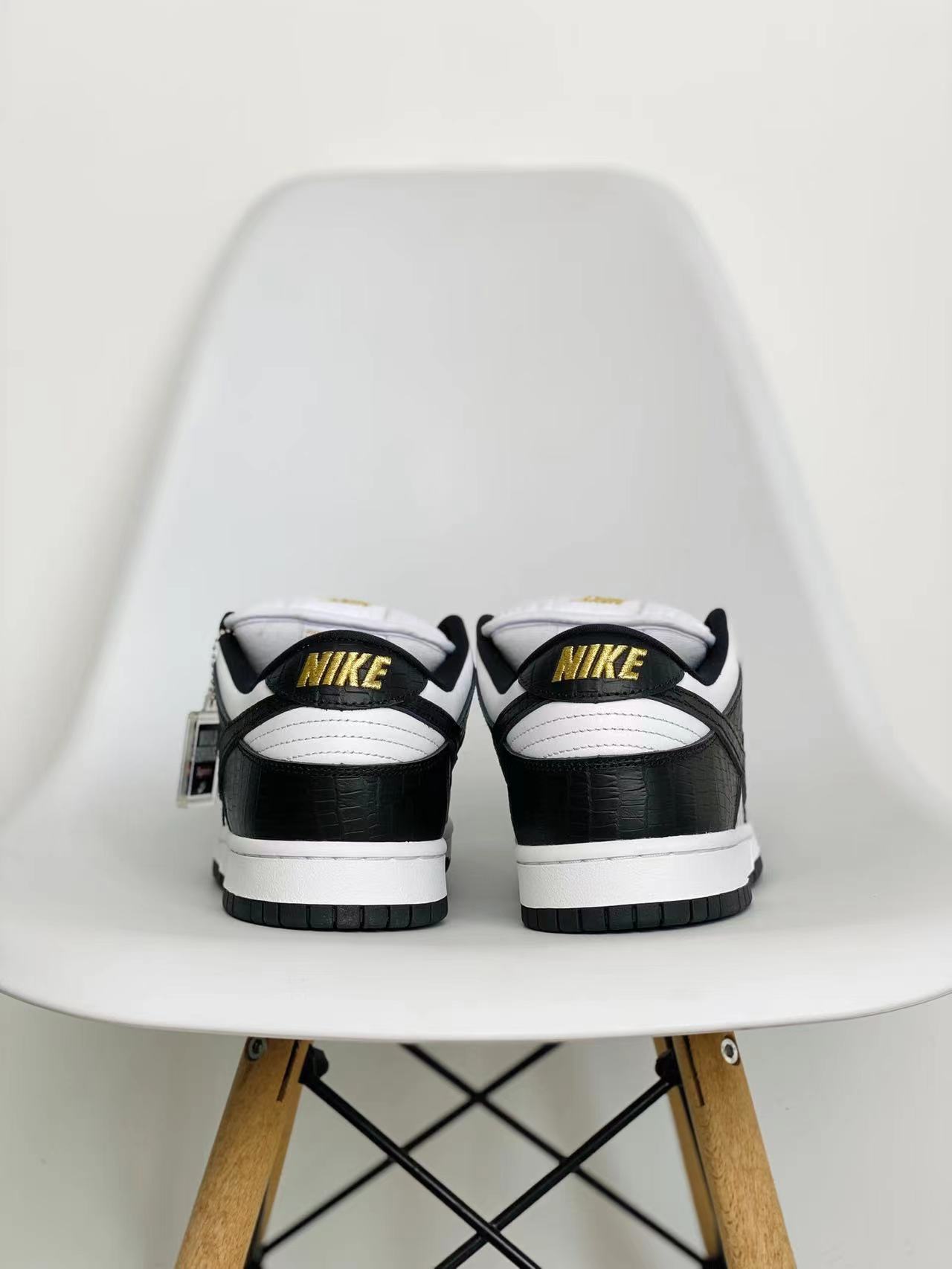  Supreme x SB Dunk Low Black Stars 联名 白金黑 低筒 复古板鞋 休闲鞋 男鞋 女鞋 DH3228-102