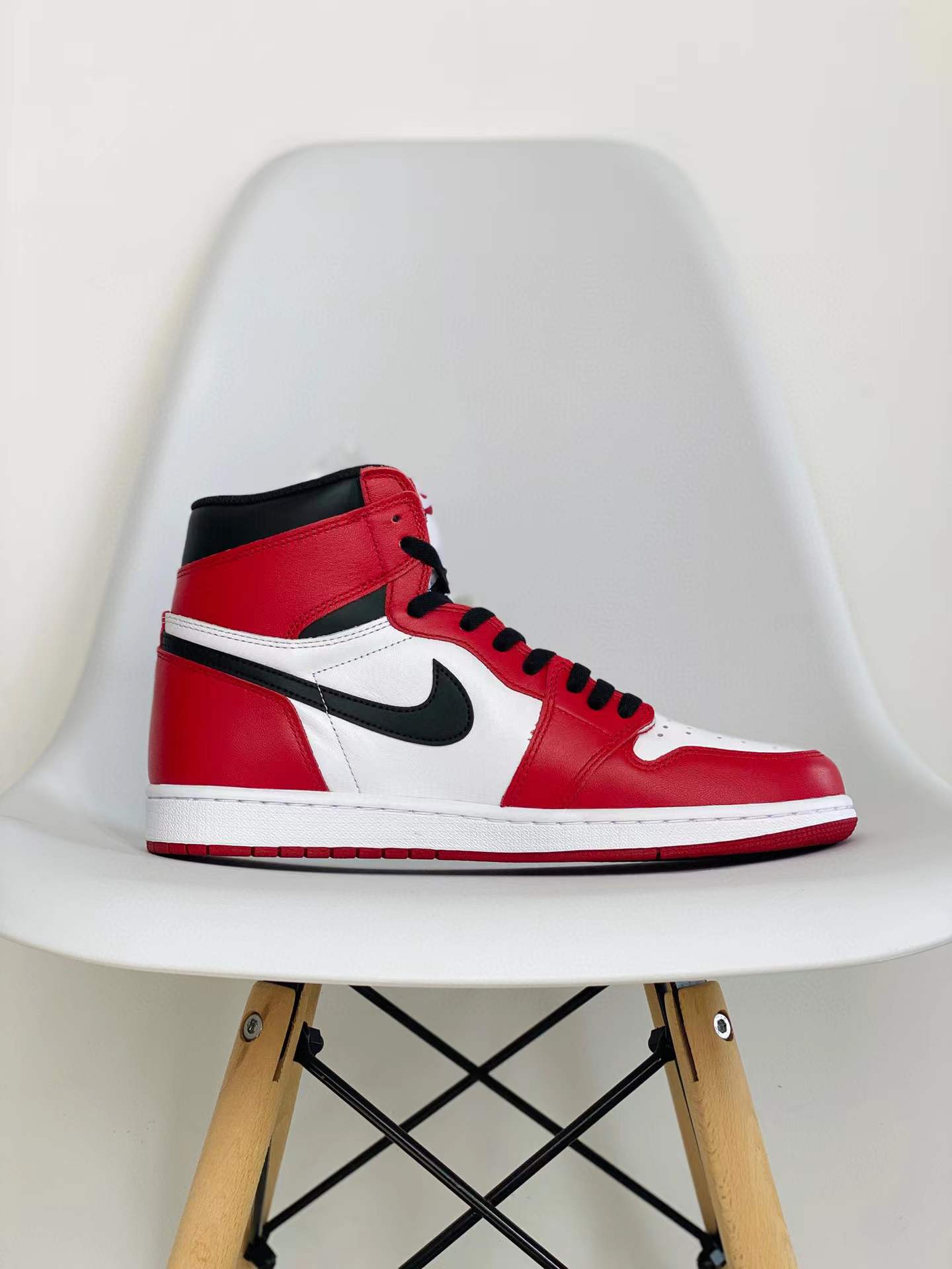 Air Jordan 1 AJ1 Retro Chicago 2015 芝加哥 白紅 篮球鞋 高筒 休闲鞋 男鞋 板鞋 