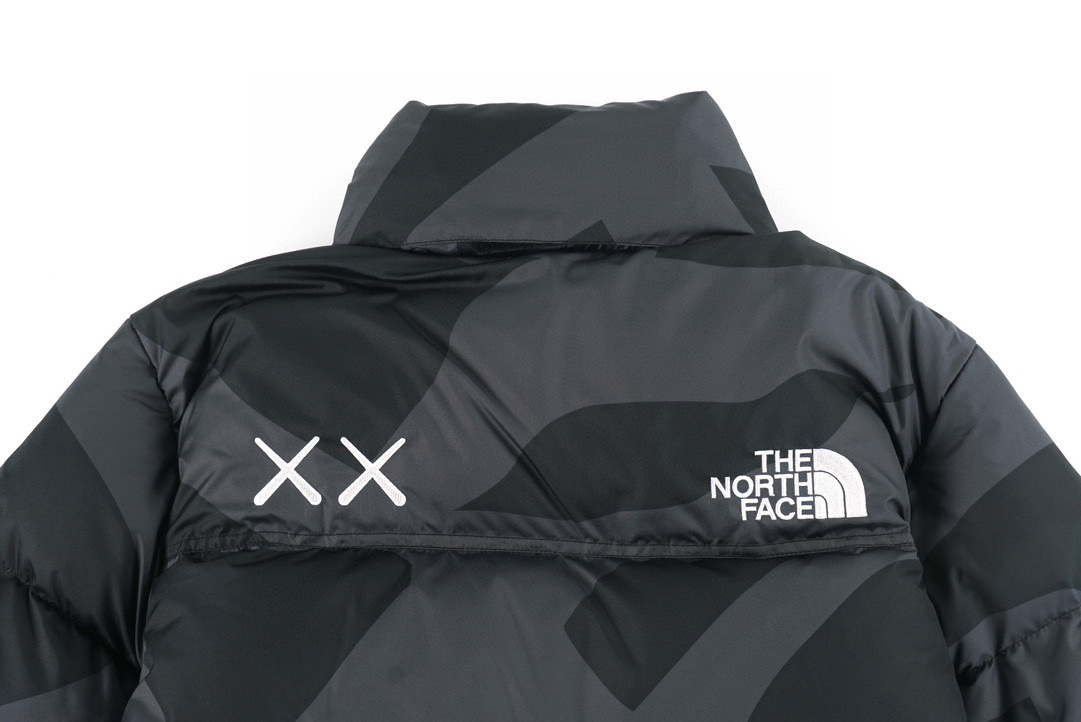Kaws THE NORTH FACE   黑色 羽绒服 北面 北脸  外套 长袖 保暖 男女同款  