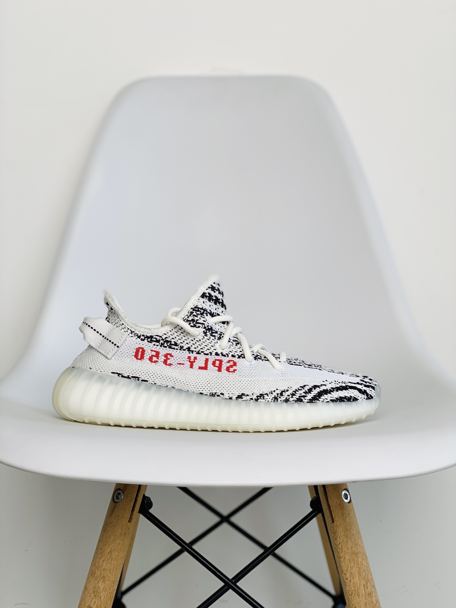 adidas originals Yeezy Boost 350 V2 Zebra 白斑馬  低筒 休闲鞋 运动鞋 男鞋 女鞋 CP9654