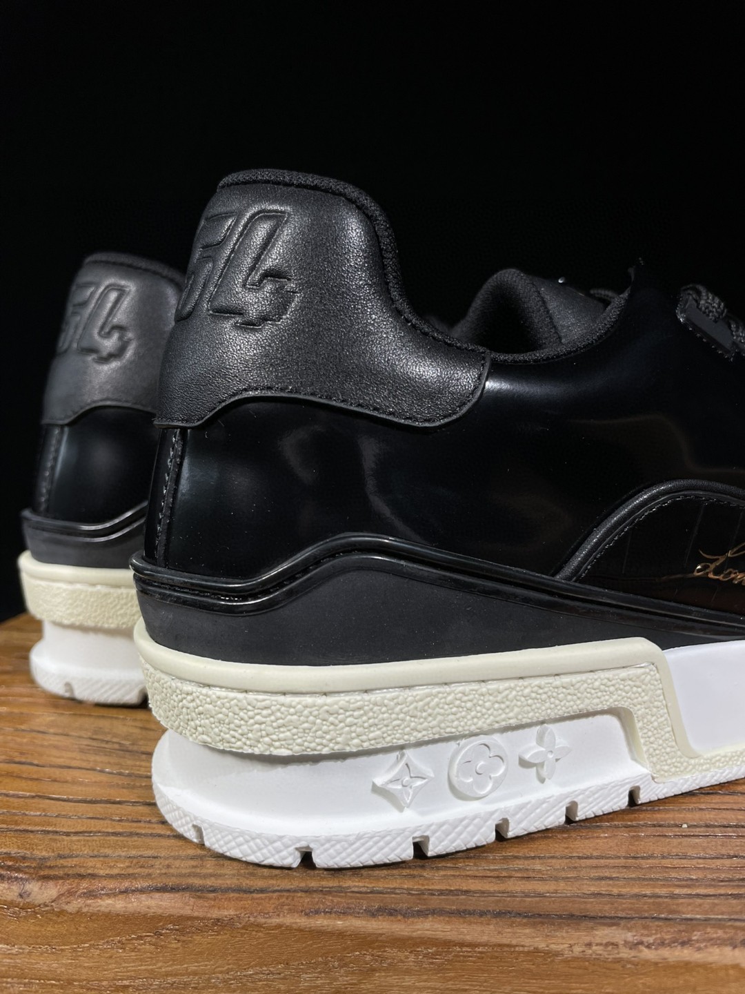 Louis Vuitton 路易威登 Trainer 黑色 低筒 休闲鞋 板鞋 运动鞋 男鞋 女鞋 