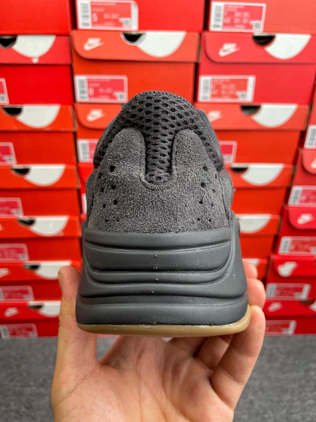 adidas originals Yeezy Boost 700 Utility Black 黑武士 低筒 休闲鞋 运动鞋 老爹鞋 男鞋 女鞋 FV5304